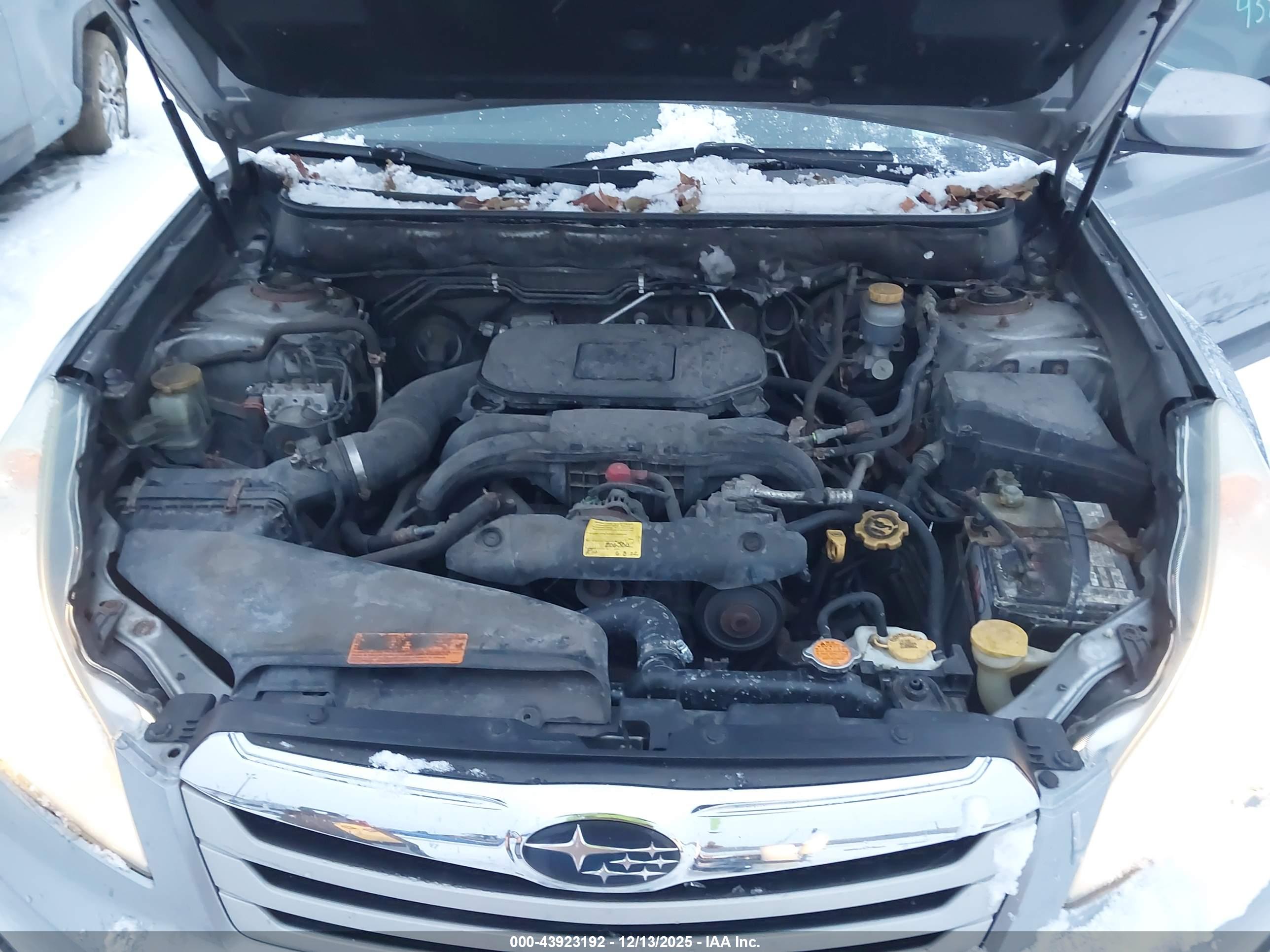 SUBARU OUTBACK image 10