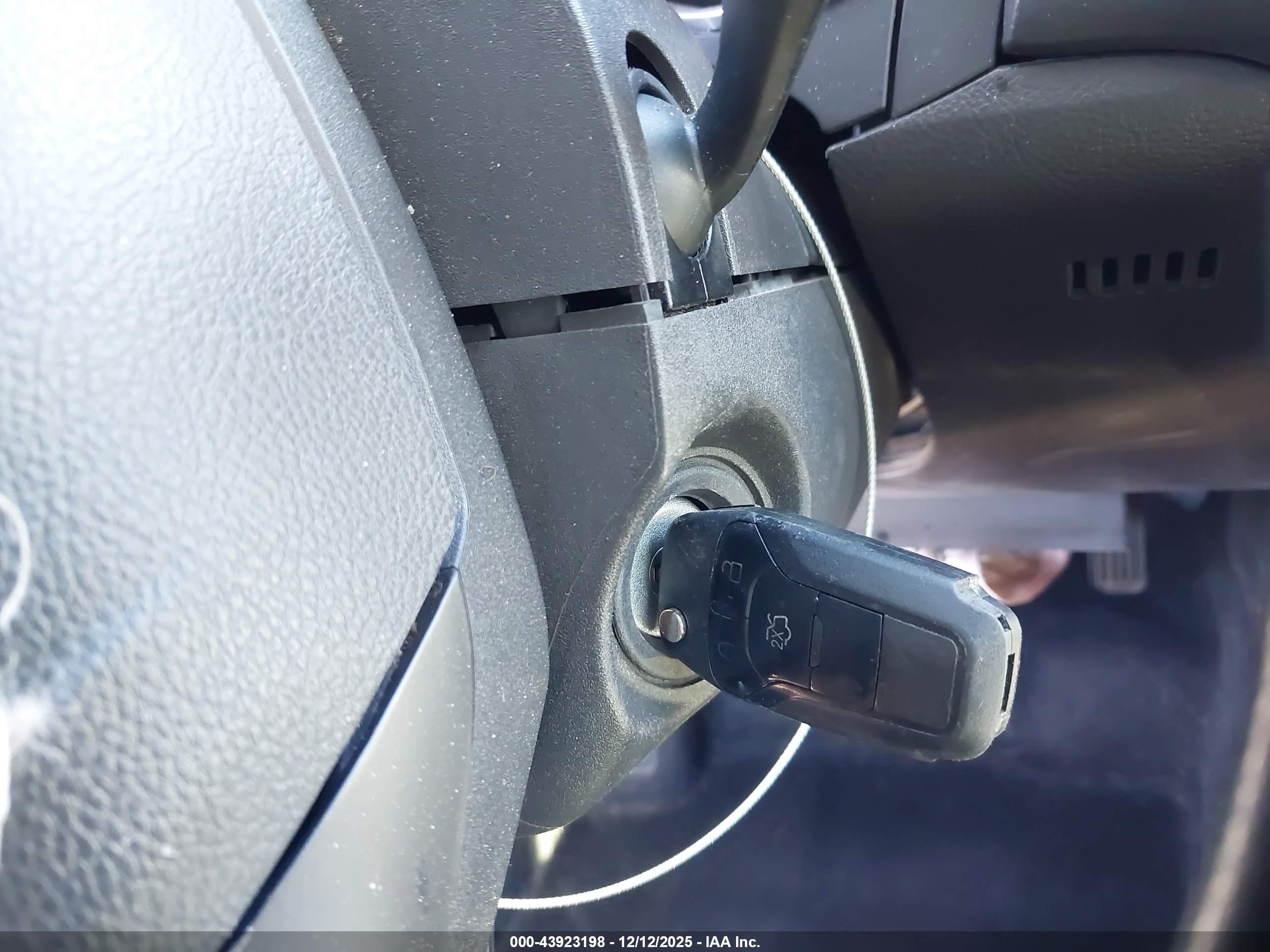 FORD FUSION image 11