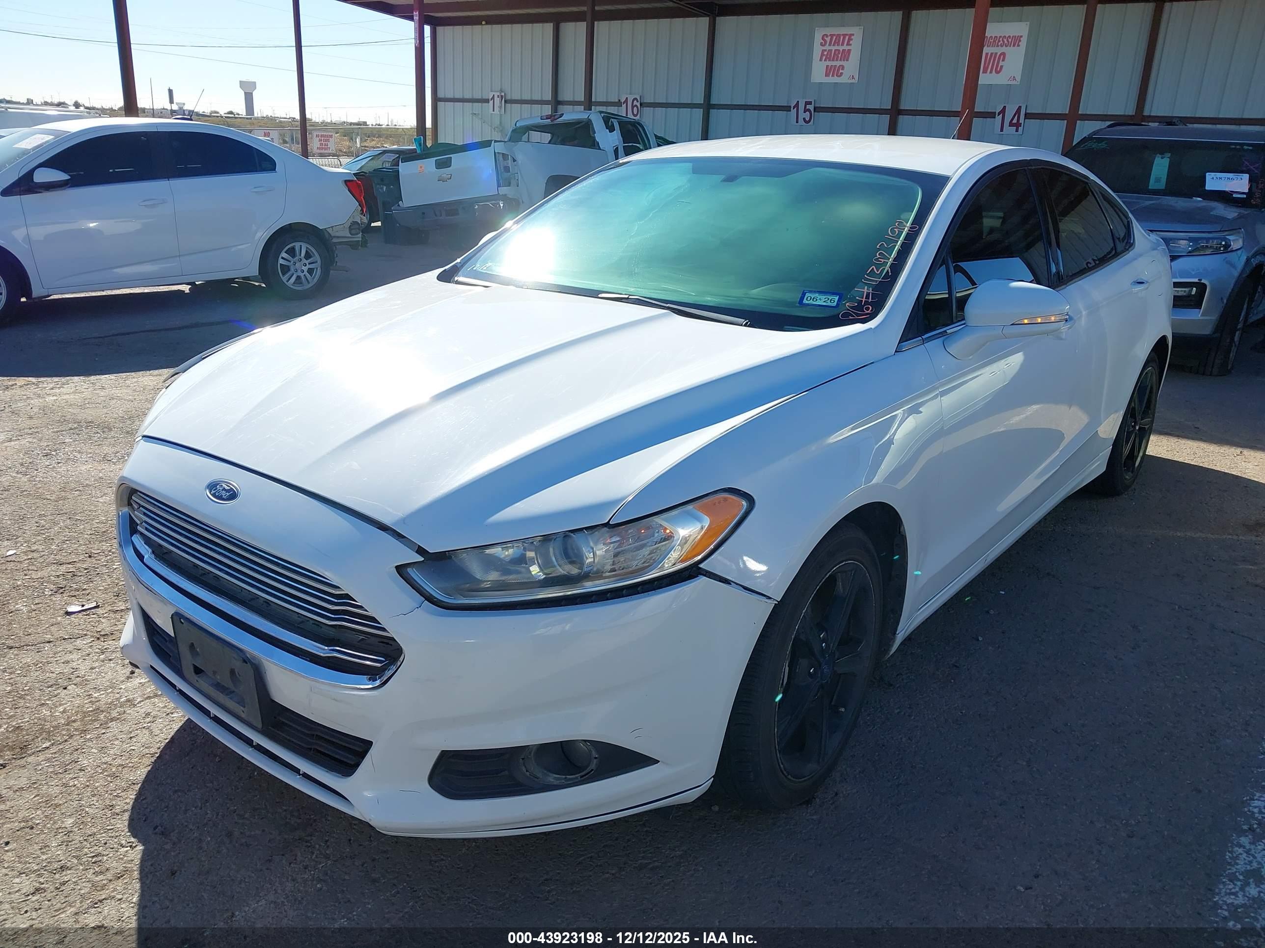 FORD FUSION image 2