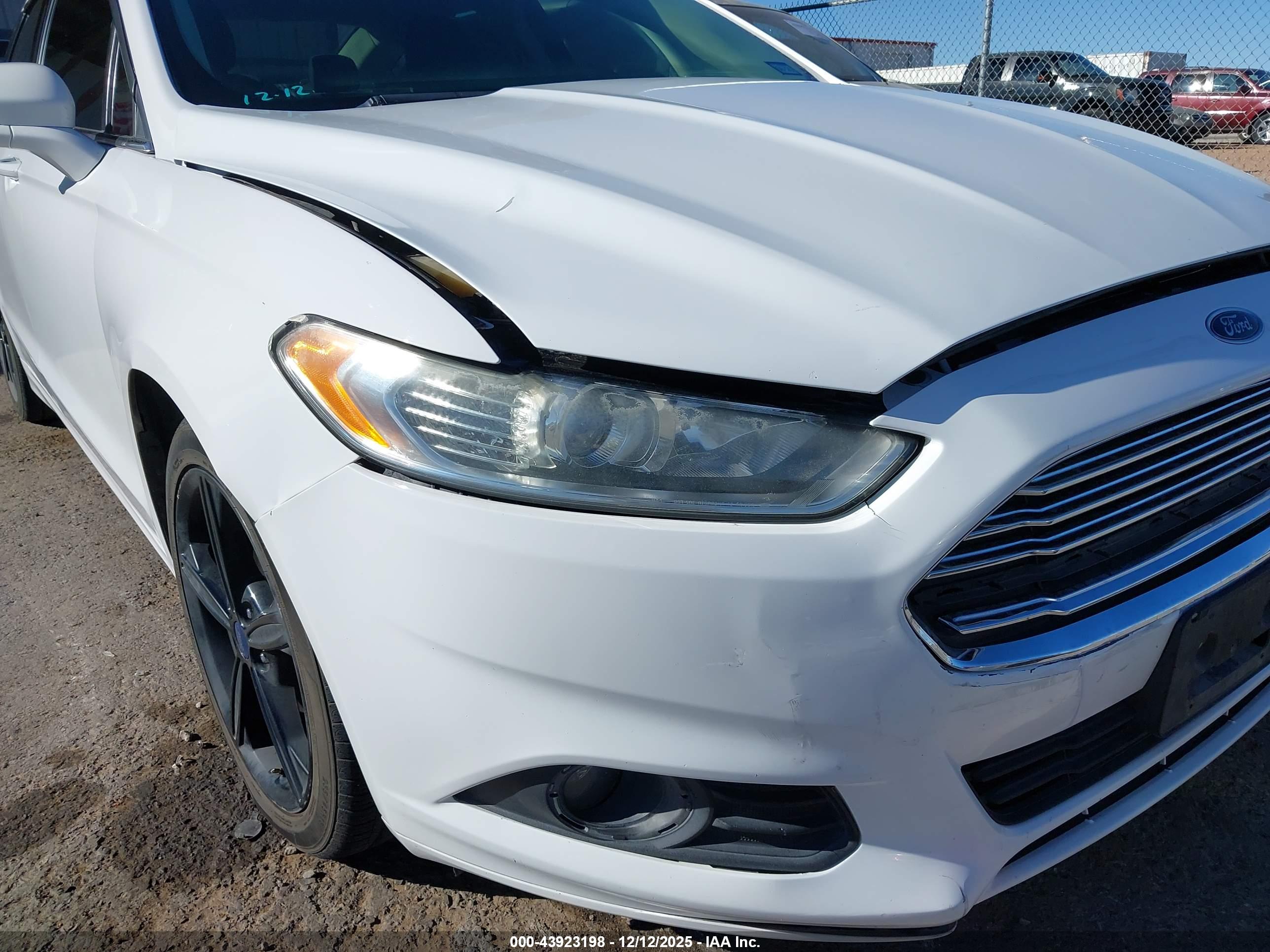 FORD FUSION image 6