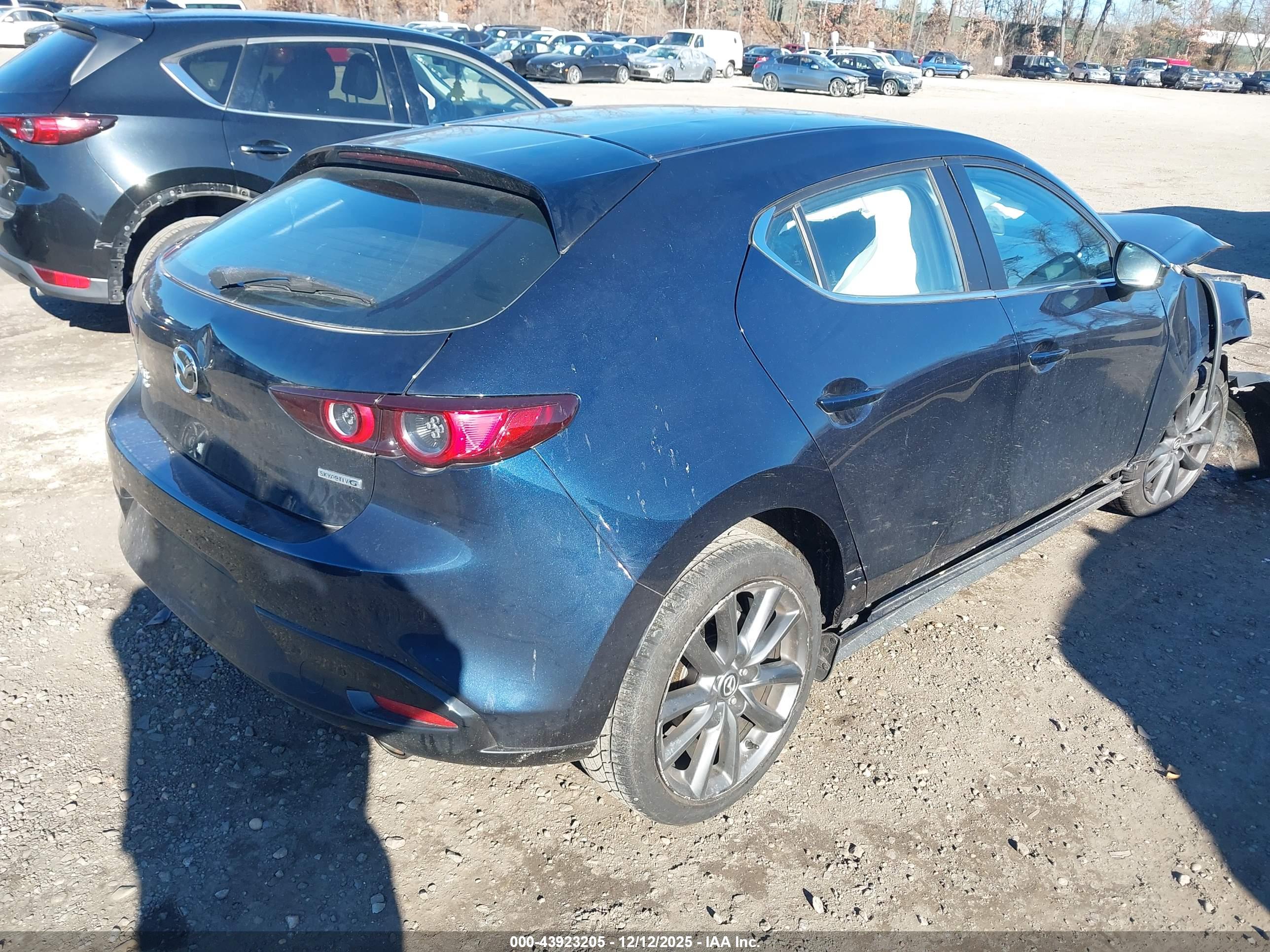 MAZDA MAZDA3 image 4