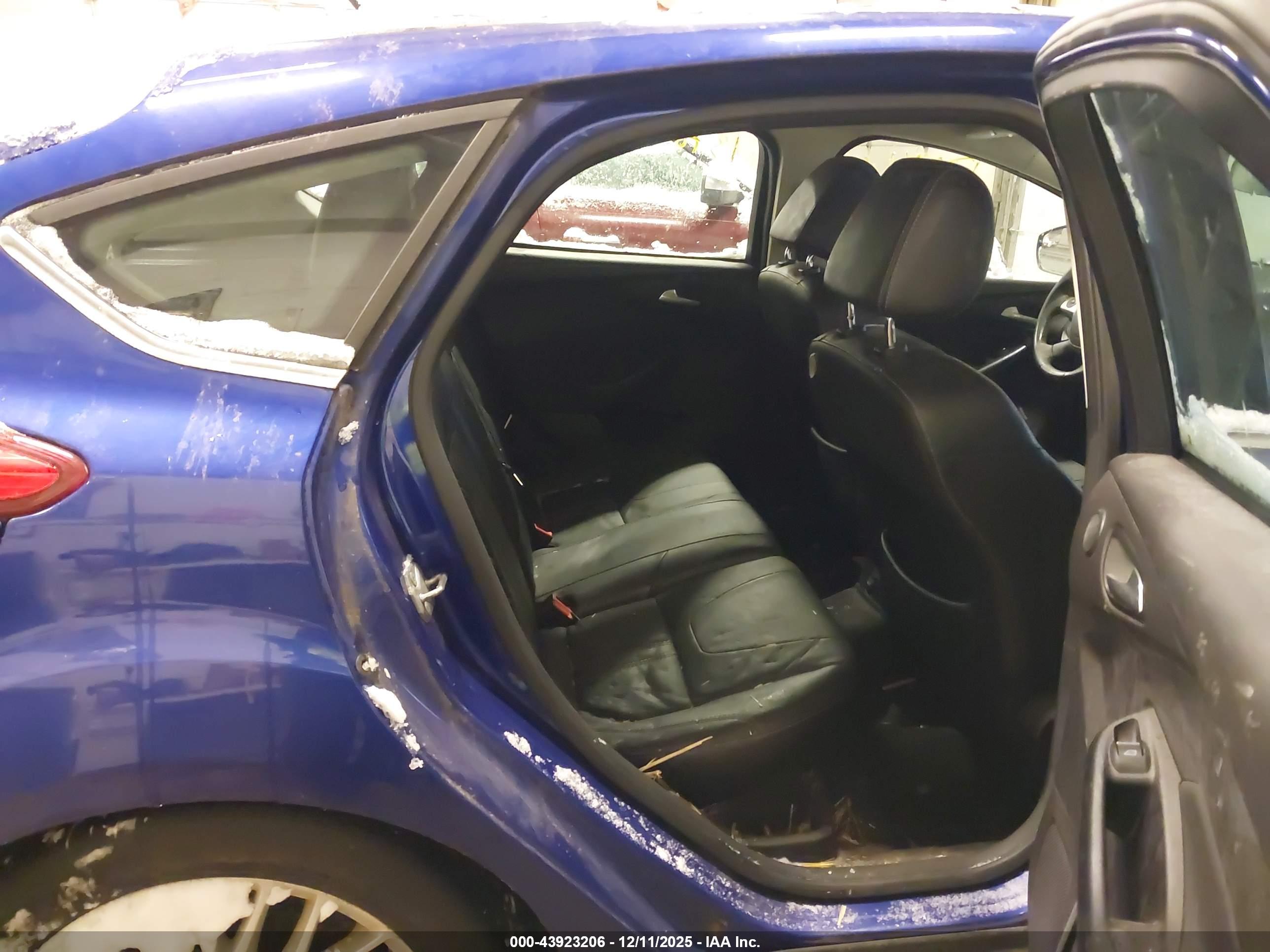 FORD FOCUS image 8