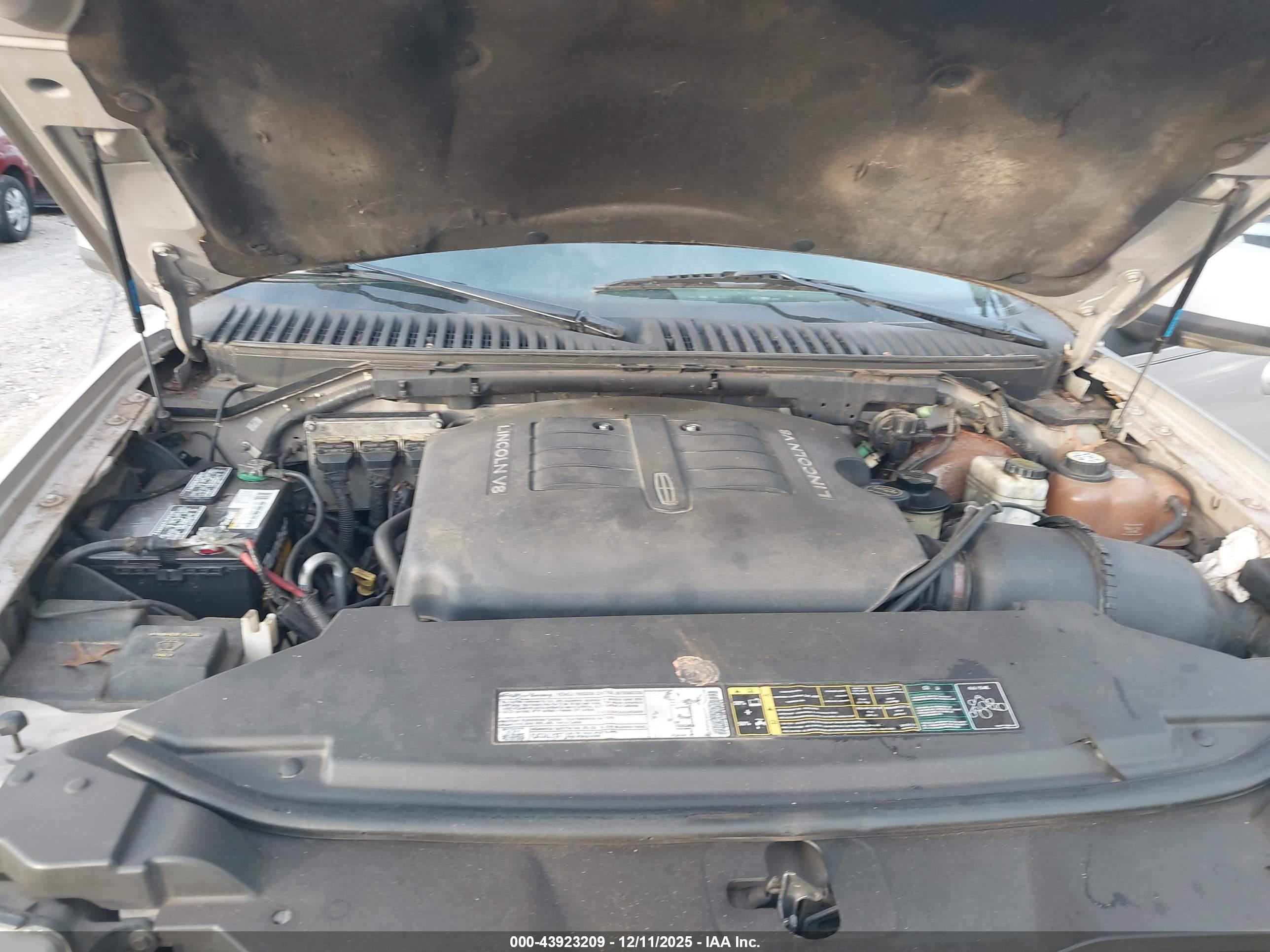 LINCOLN NAVIGATOR image 10