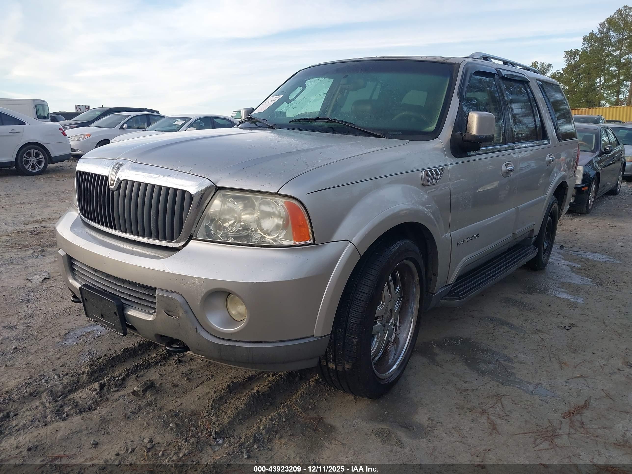 LINCOLN NAVIGATOR image 2