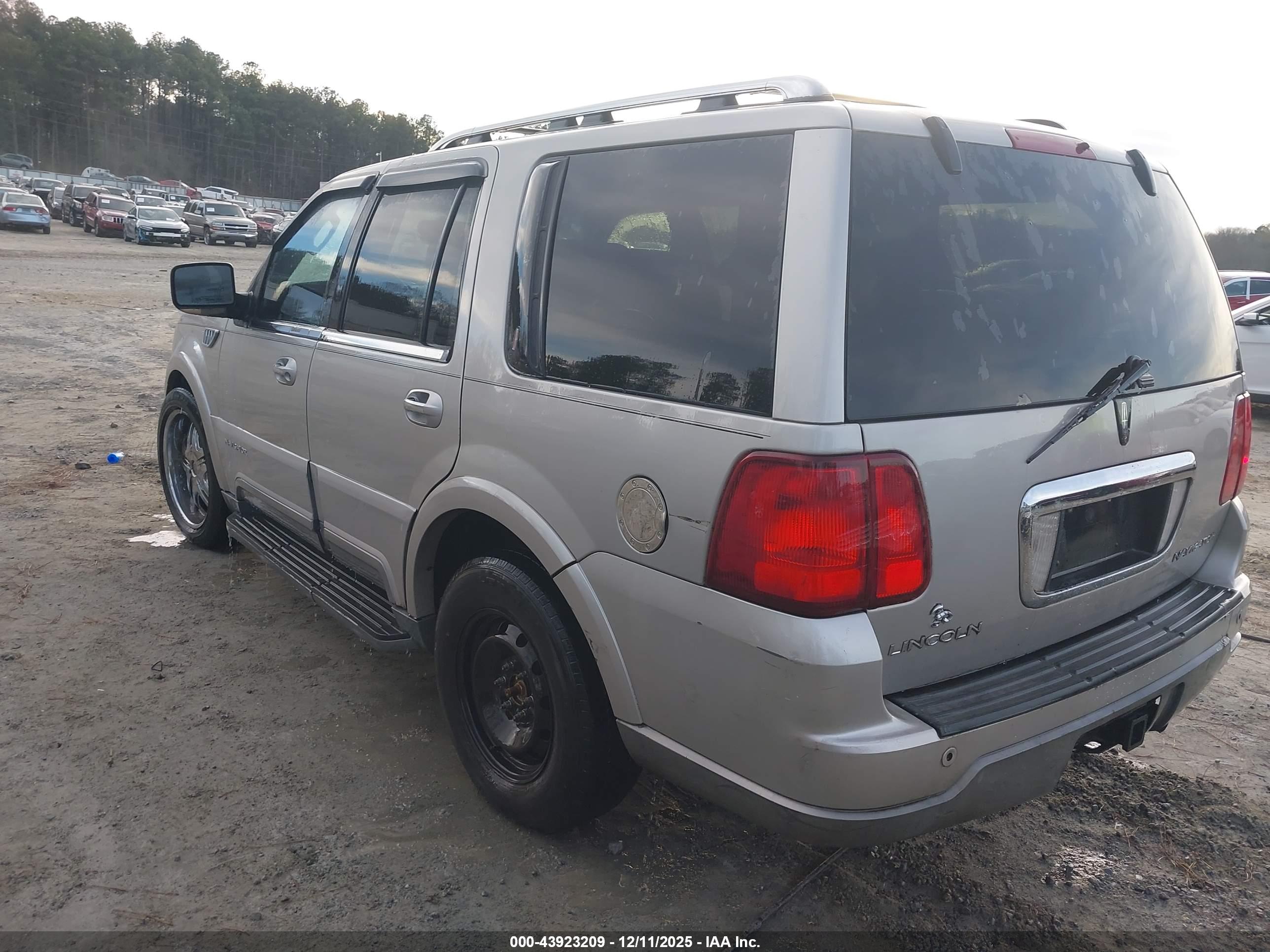 LINCOLN NAVIGATOR image 3