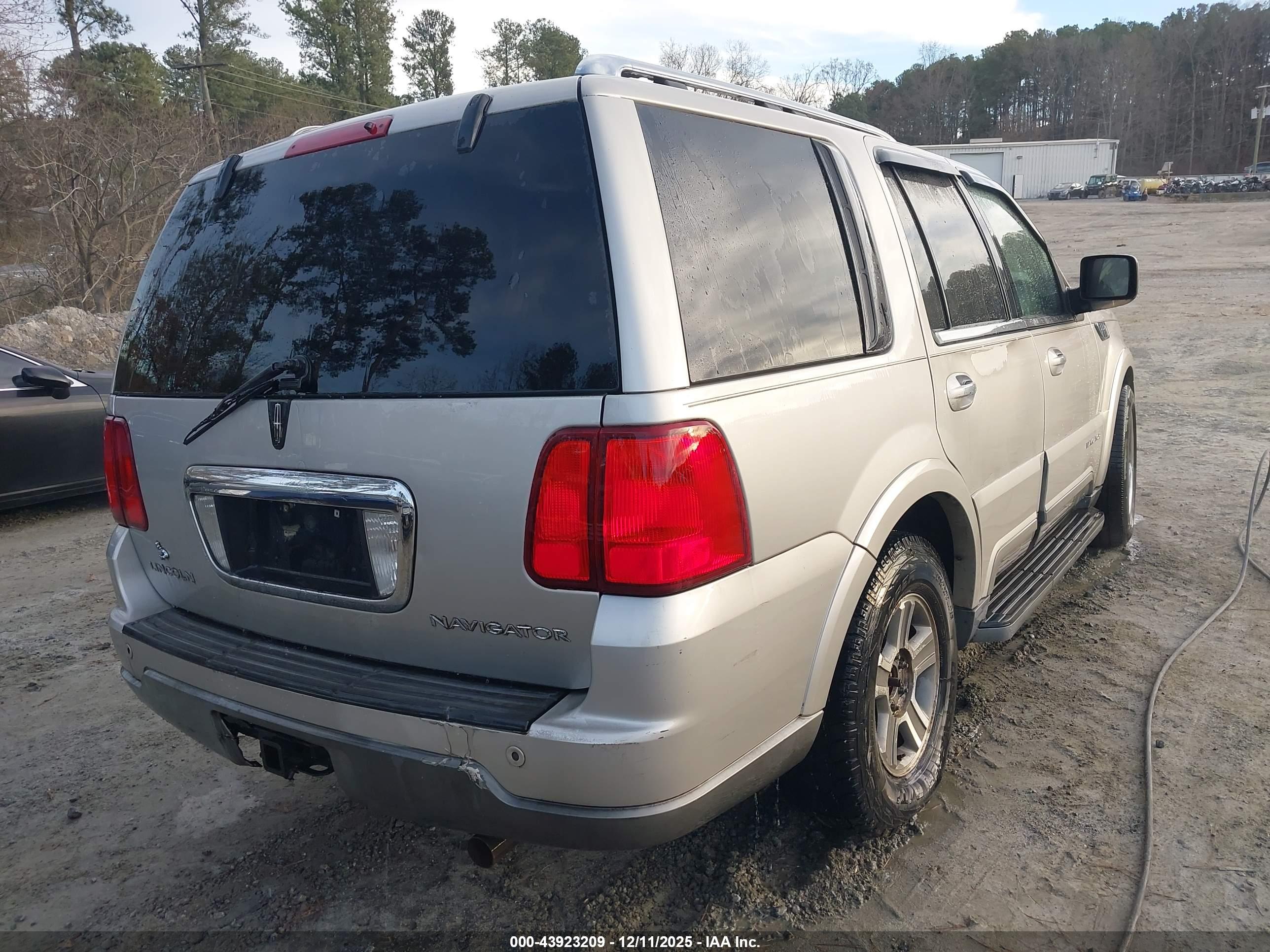 LINCOLN NAVIGATOR image 4