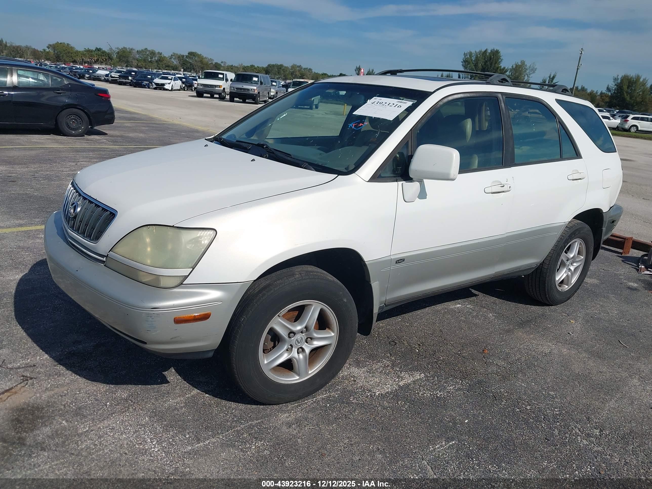 LEXUS RX image 2