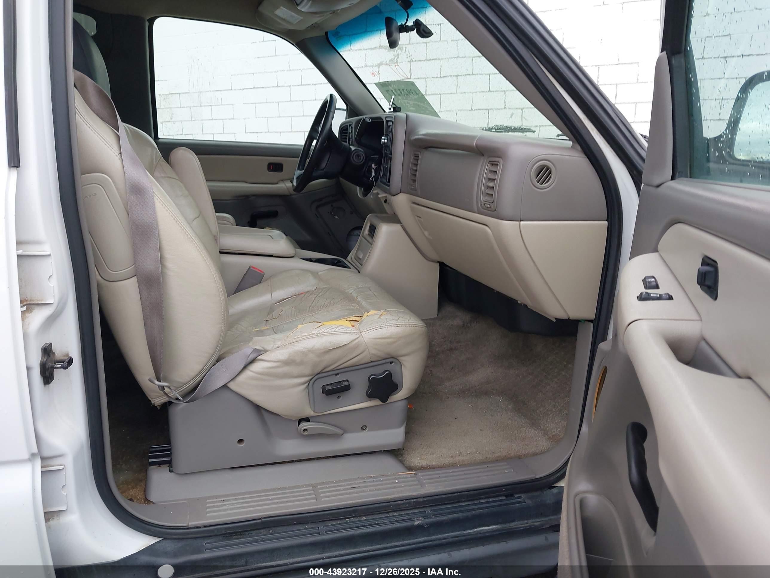 CHEVROLET TAHOE image 5