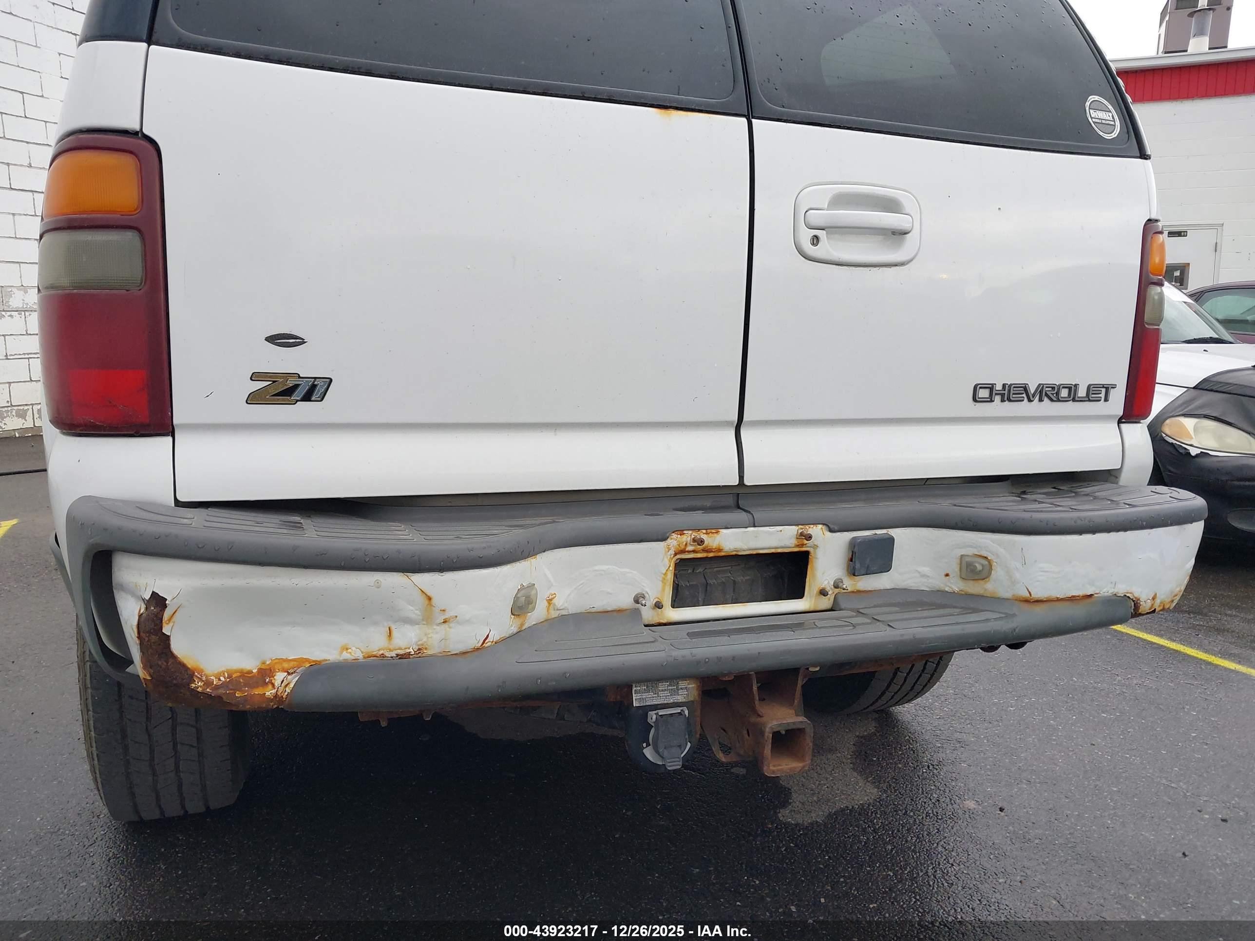 CHEVROLET TAHOE image 6