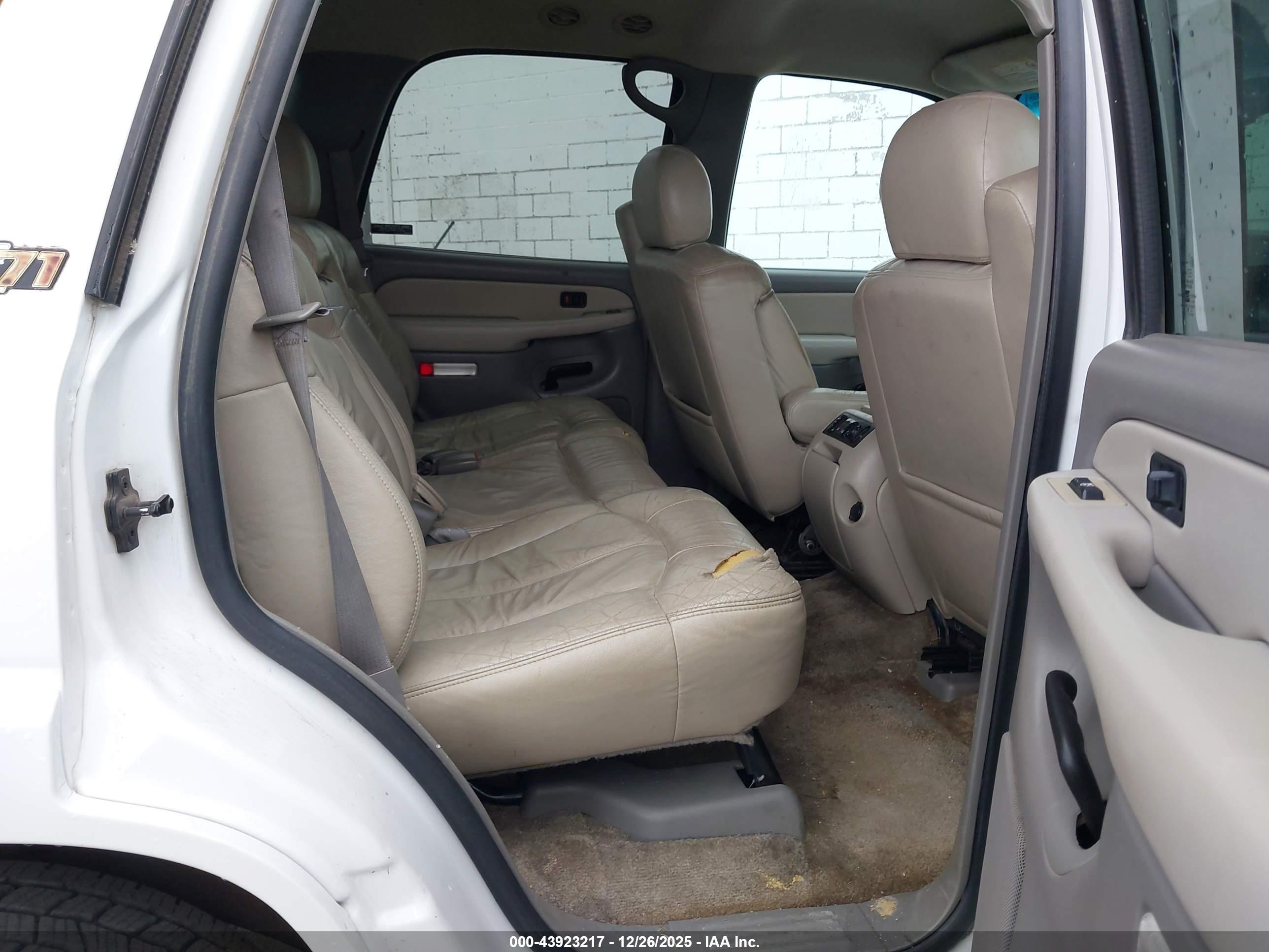 CHEVROLET TAHOE image 8