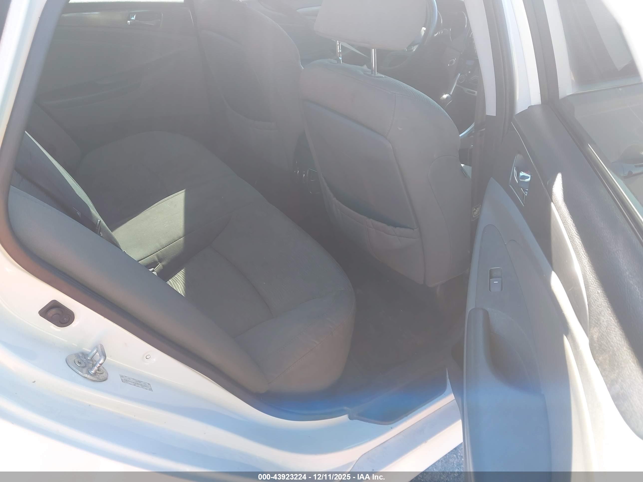 HYUNDAI SONATA image 8