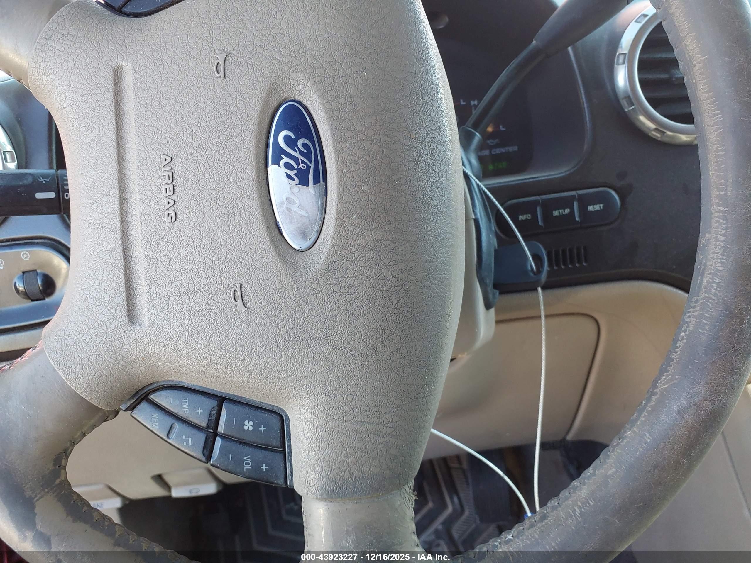 FORD EXPEDITION image 11