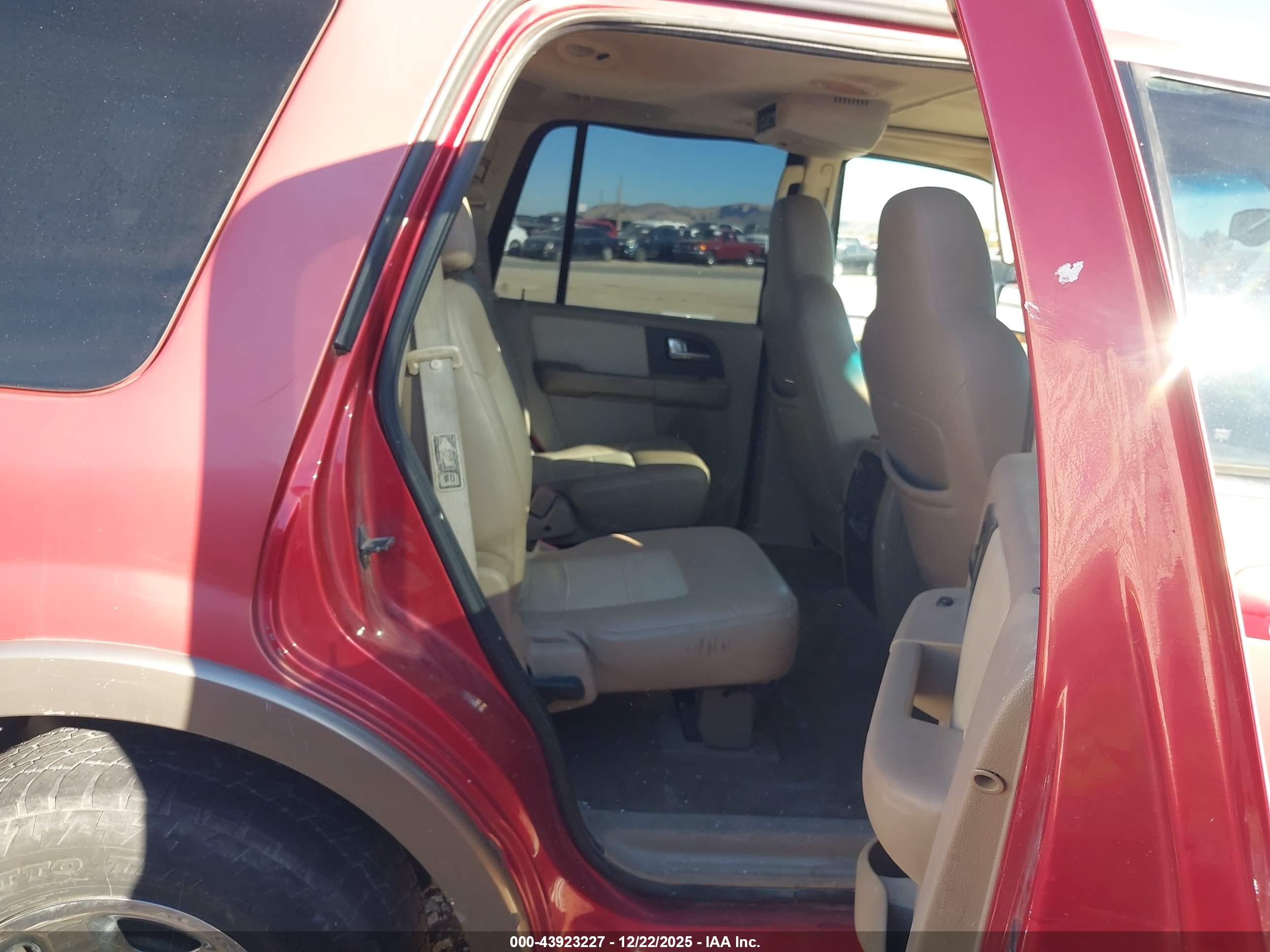 FORD EXPEDITION image 8