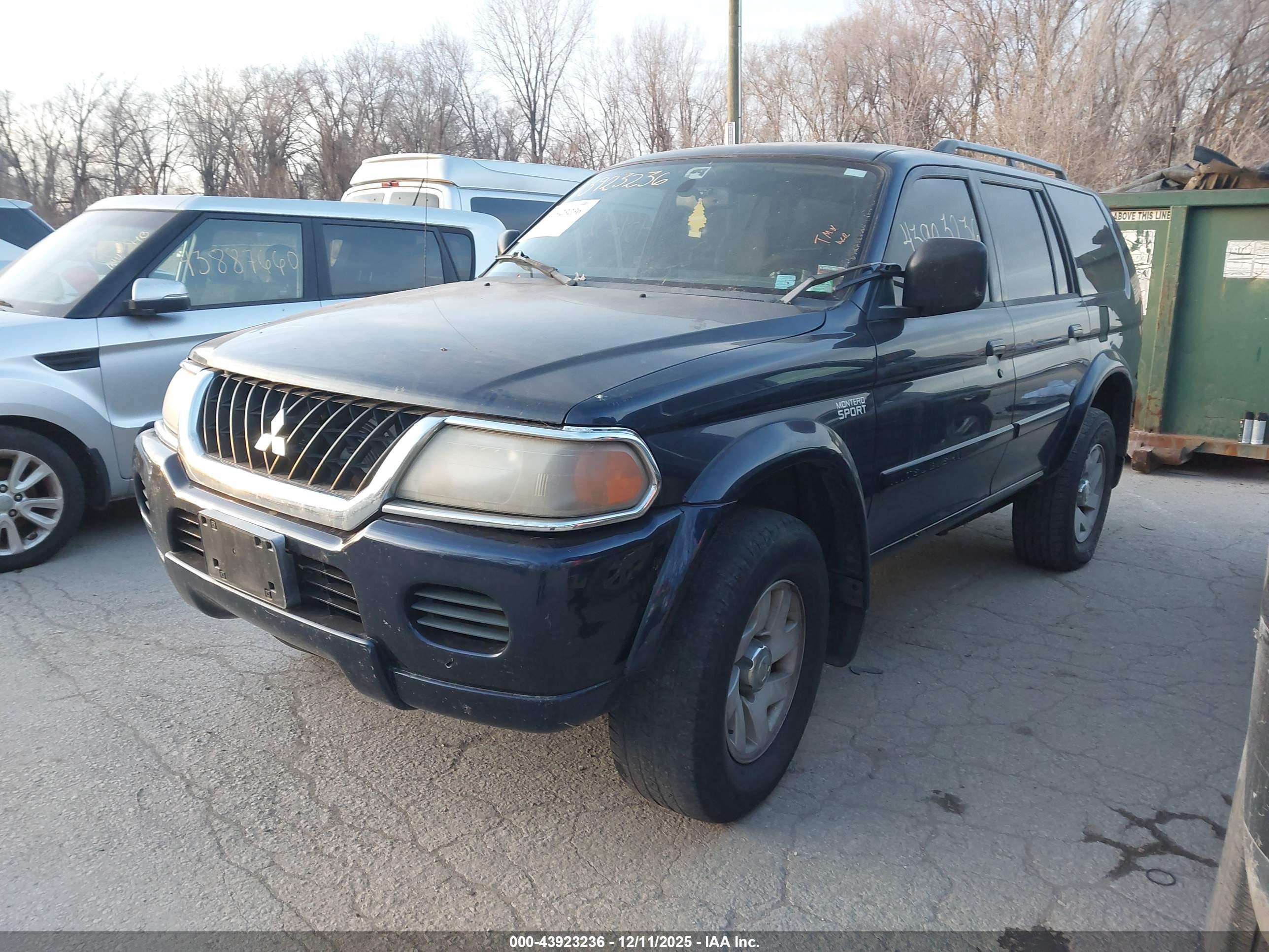 MITSUBISHI MONTERO image 2