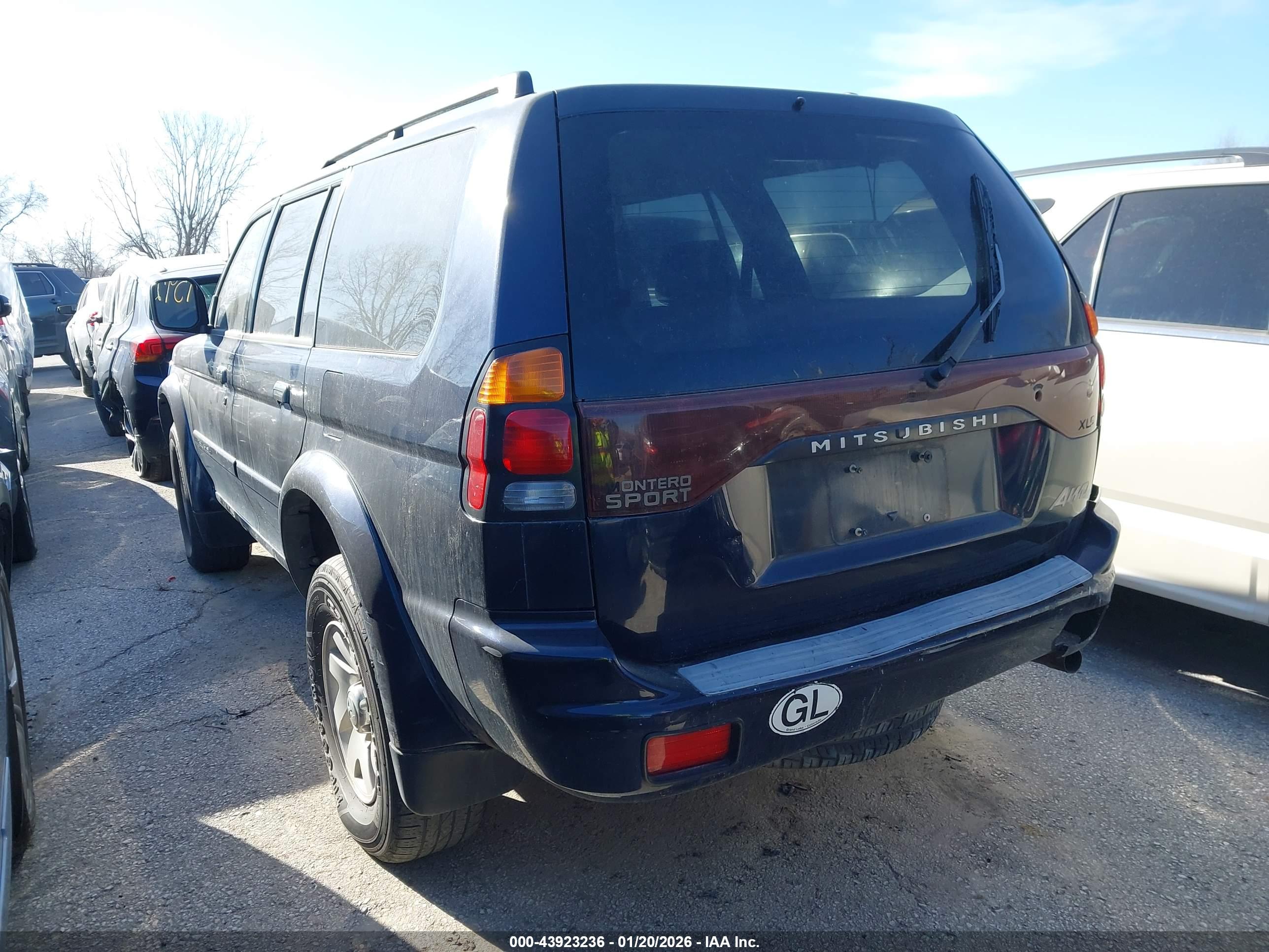 MITSUBISHI MONTERO image 3