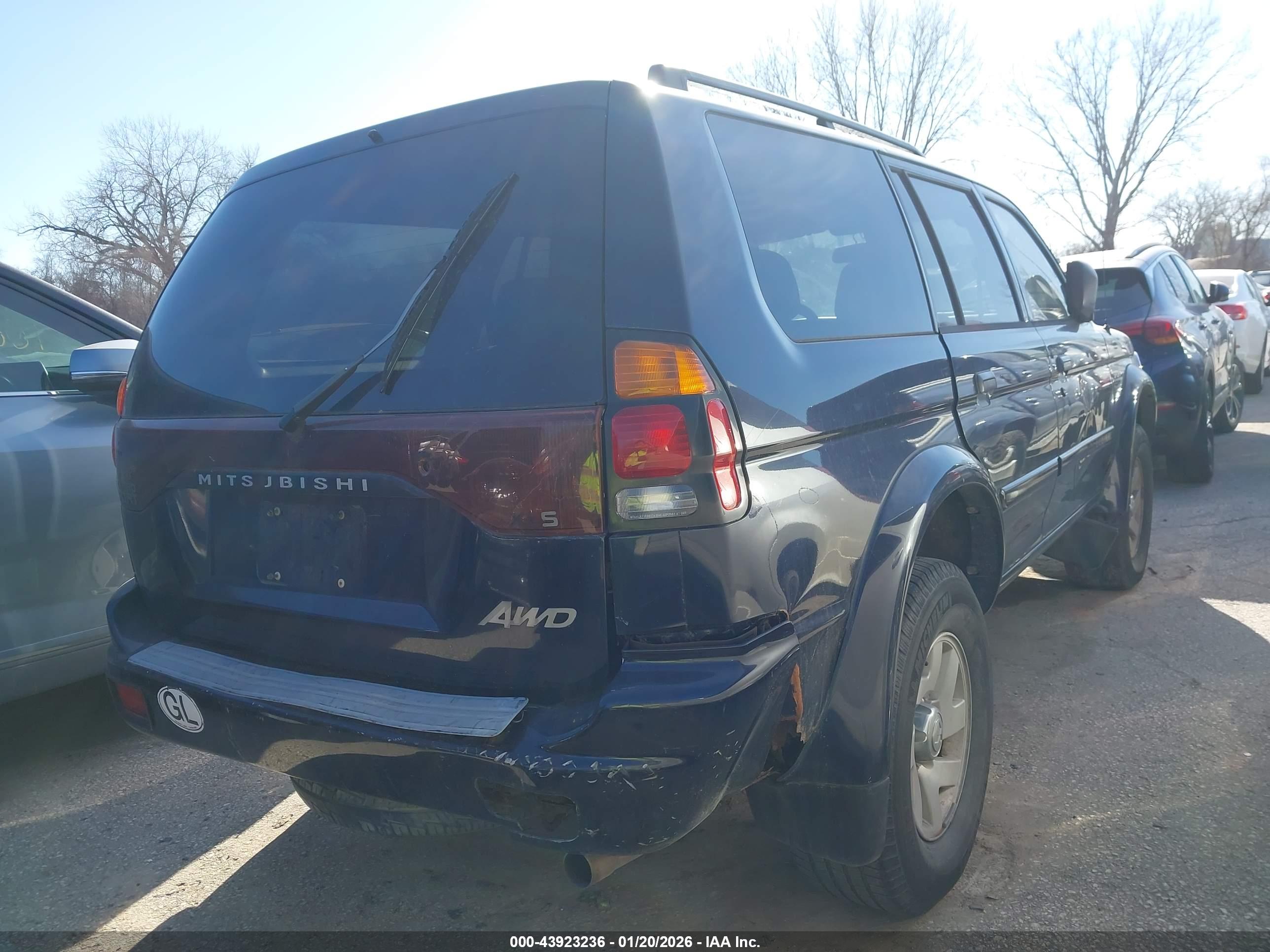 MITSUBISHI MONTERO image 4