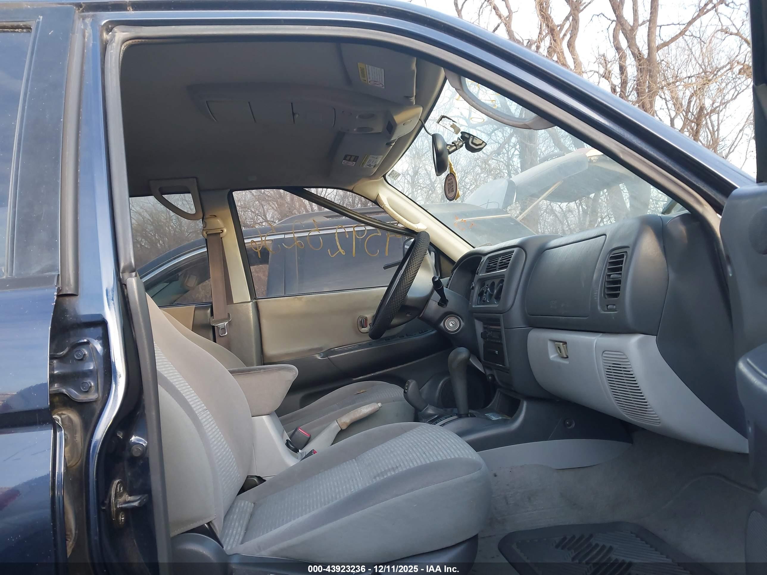 MITSUBISHI MONTERO image 5