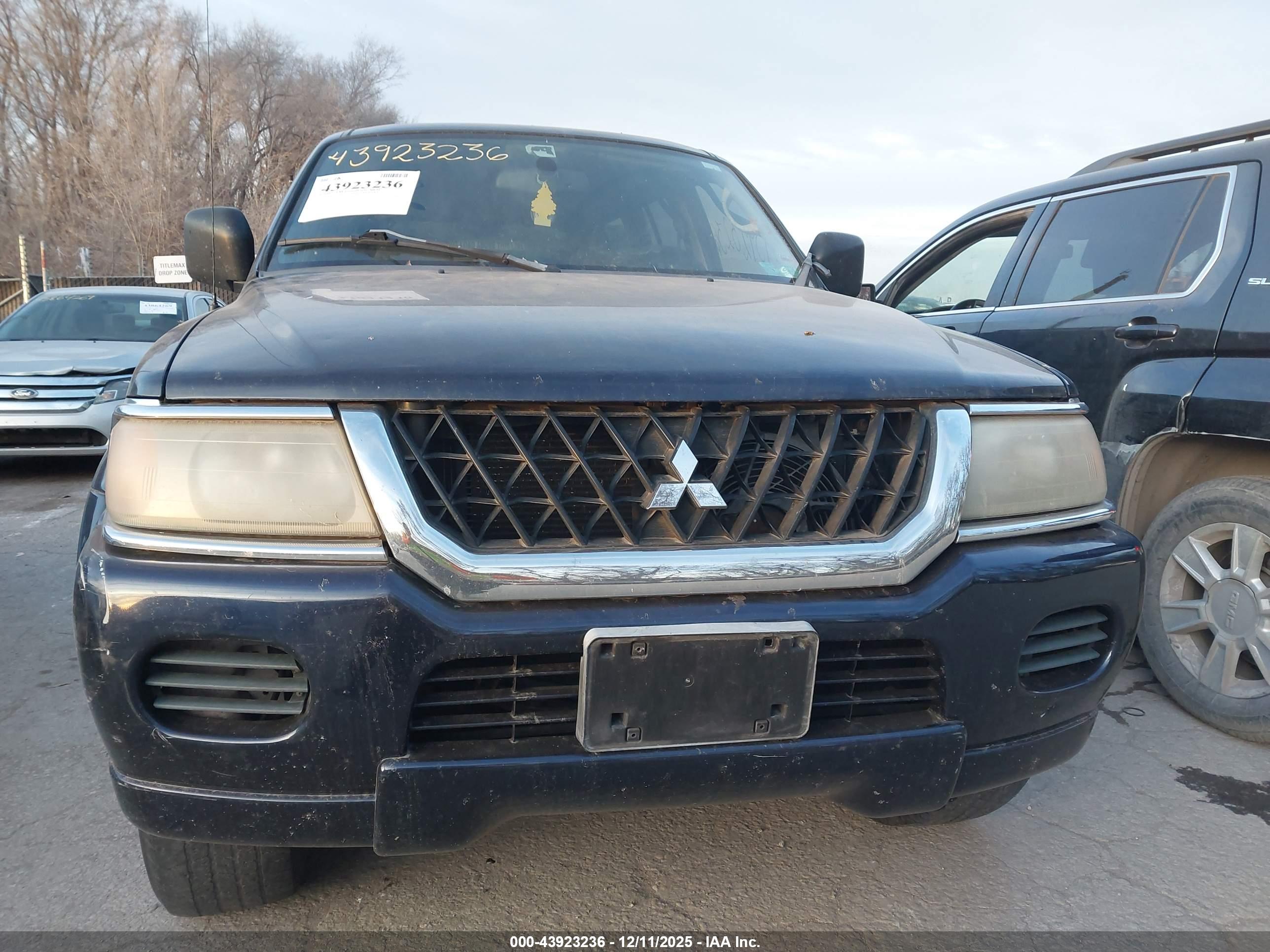 MITSUBISHI MONTERO image 6