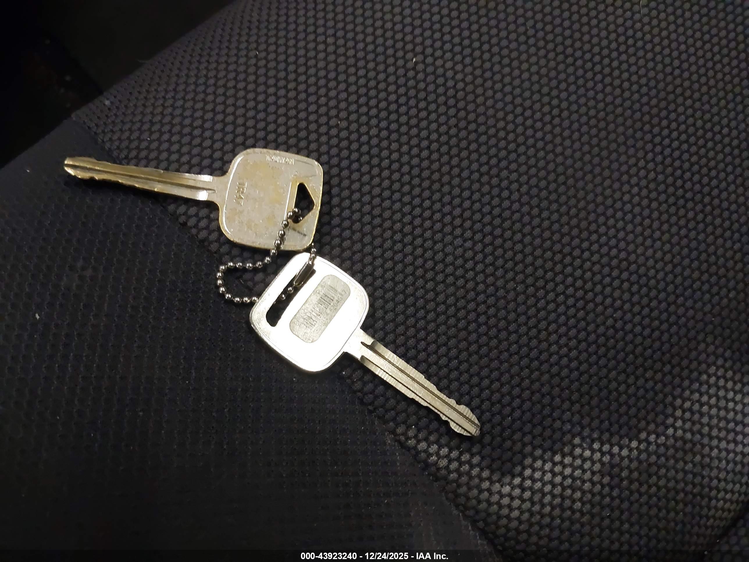 PONTIAC VIBE image 11
