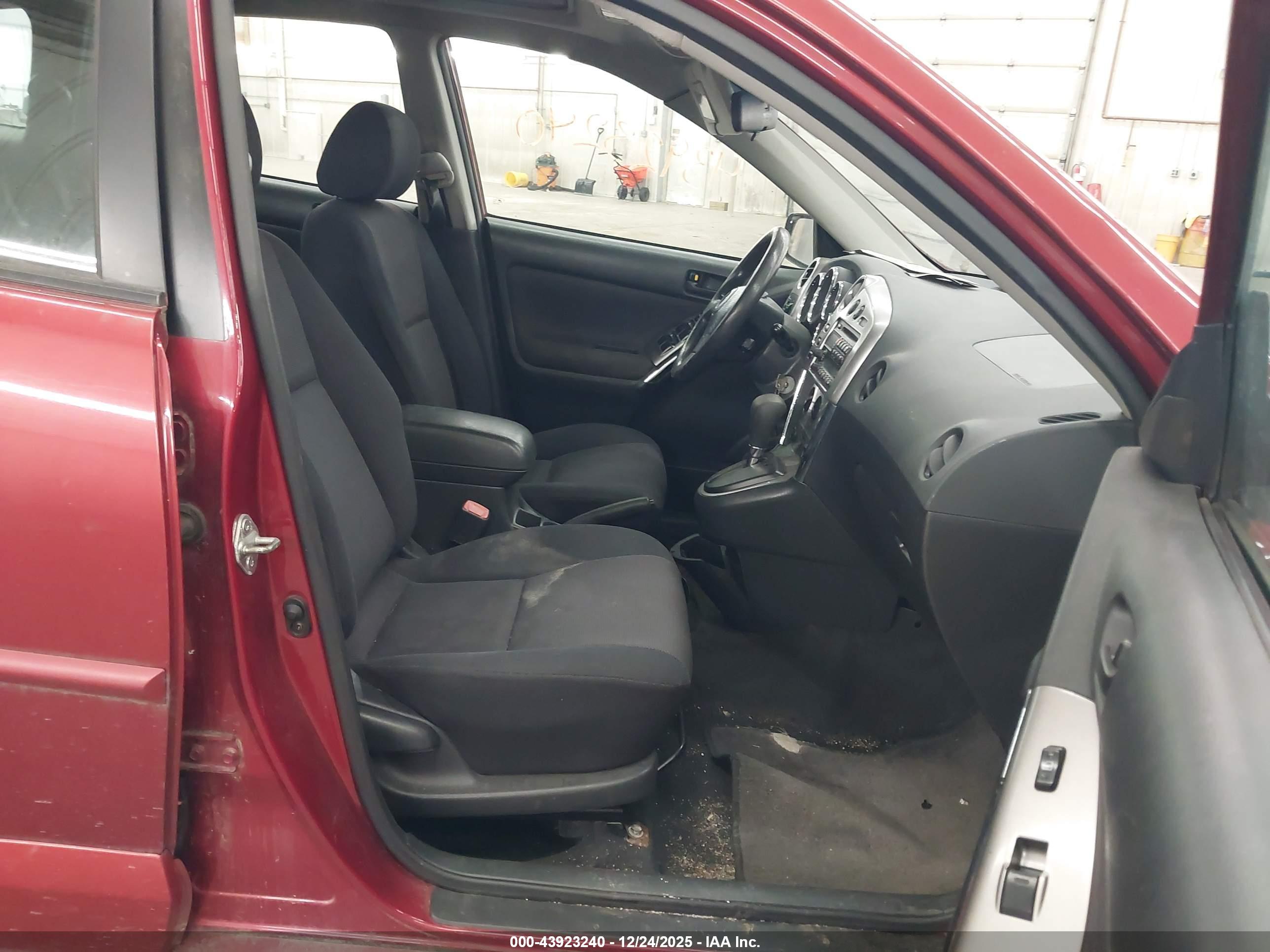 PONTIAC VIBE image 5