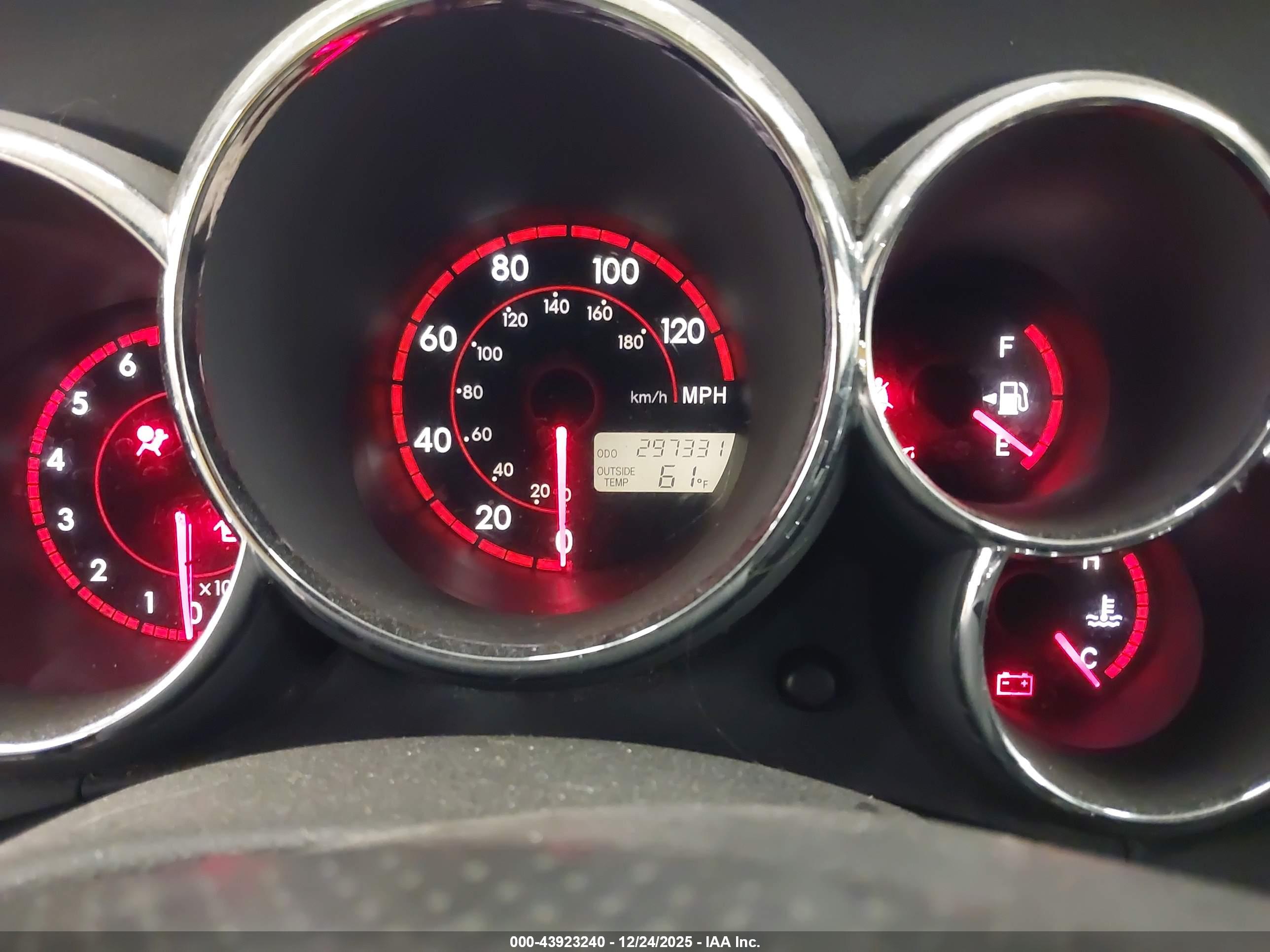PONTIAC VIBE image 7