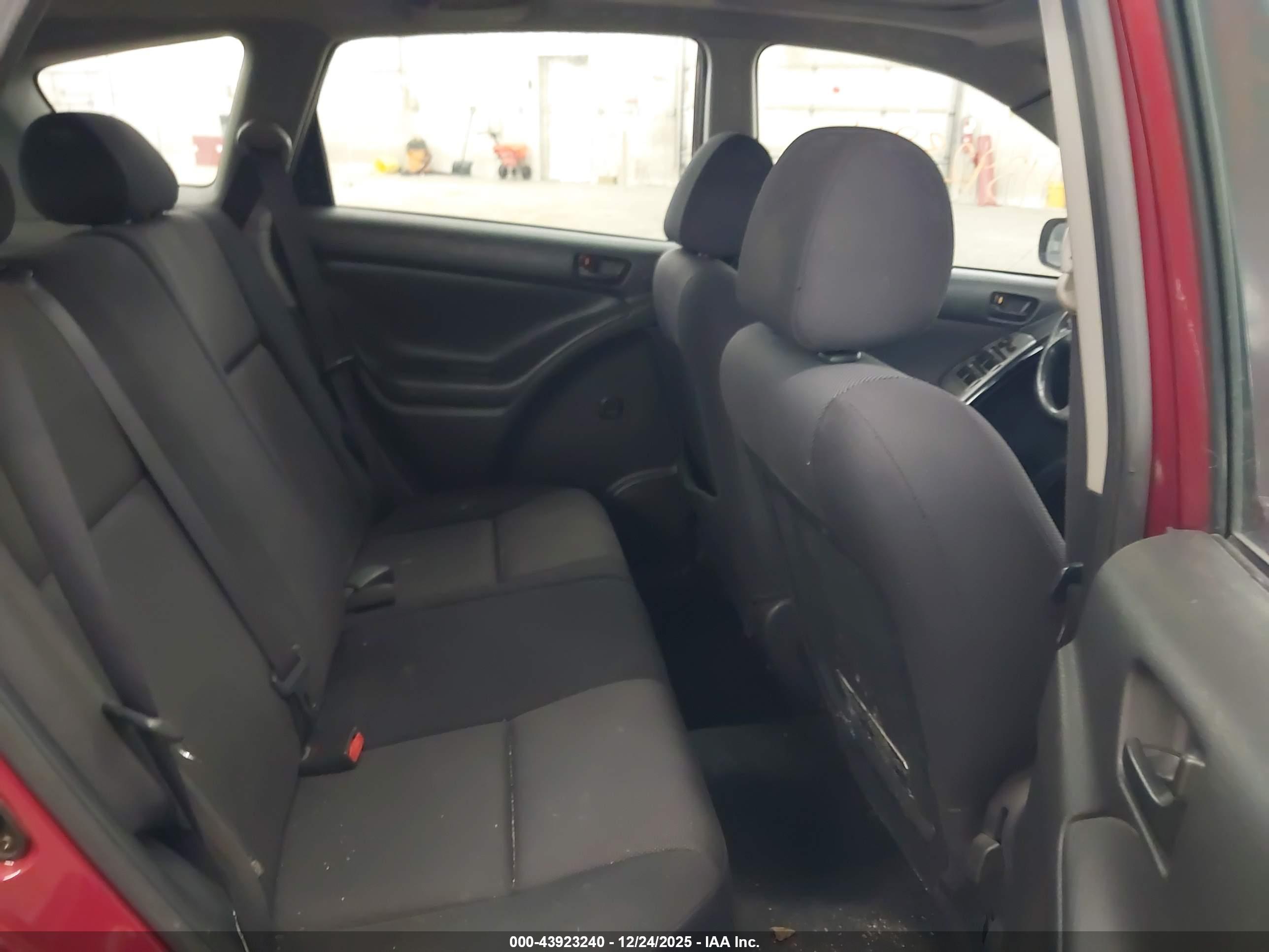 PONTIAC VIBE image 8