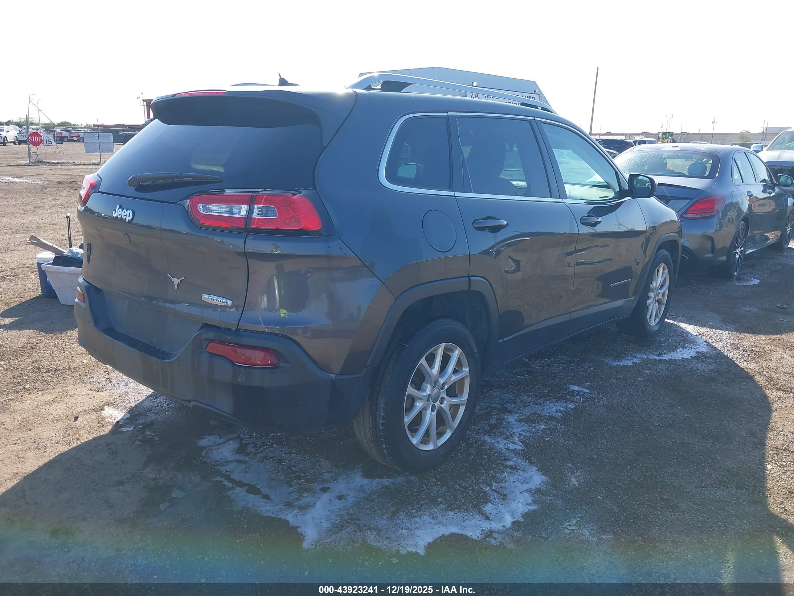 JEEP CHEROKEE image 4