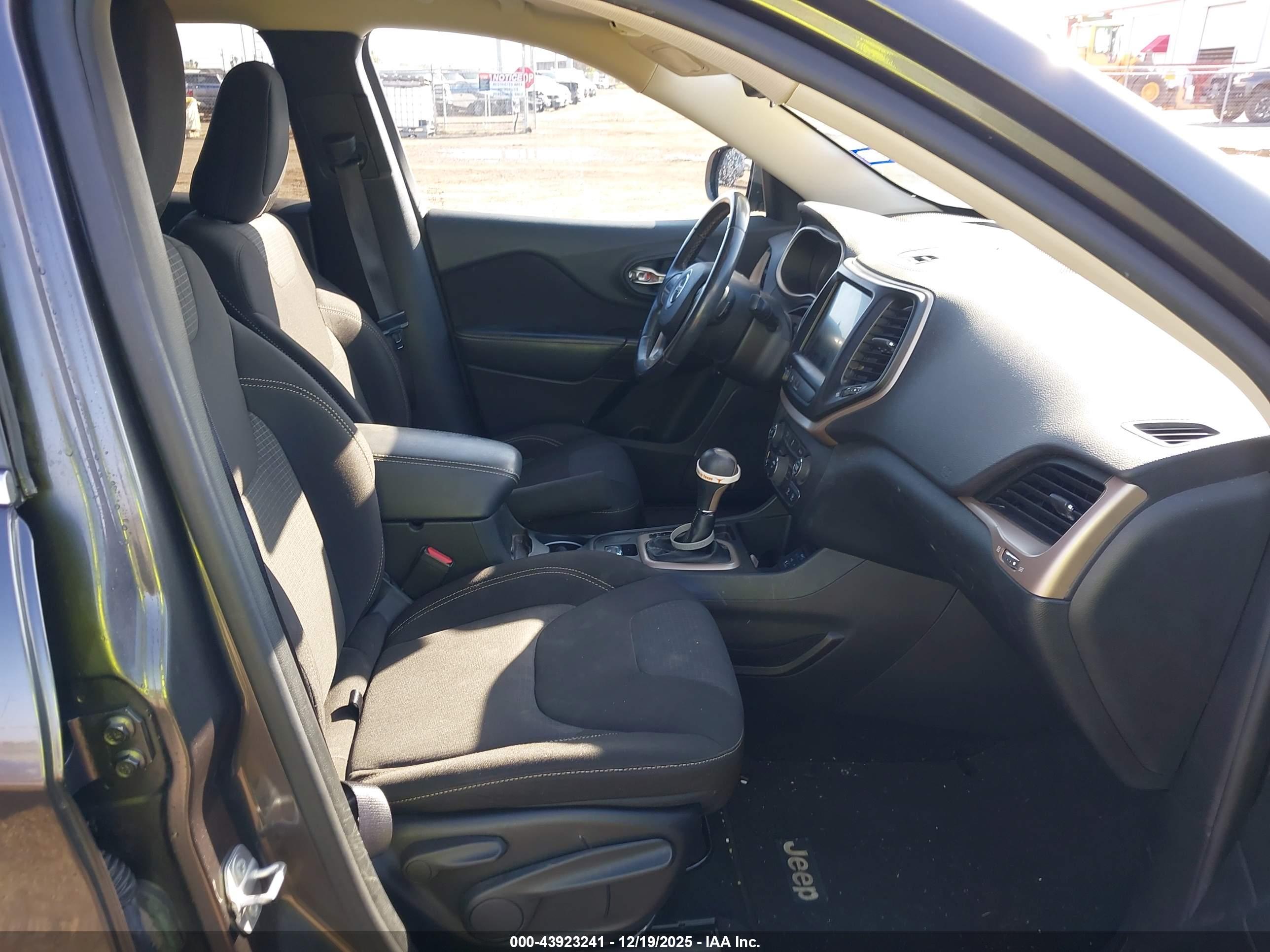JEEP CHEROKEE image 5