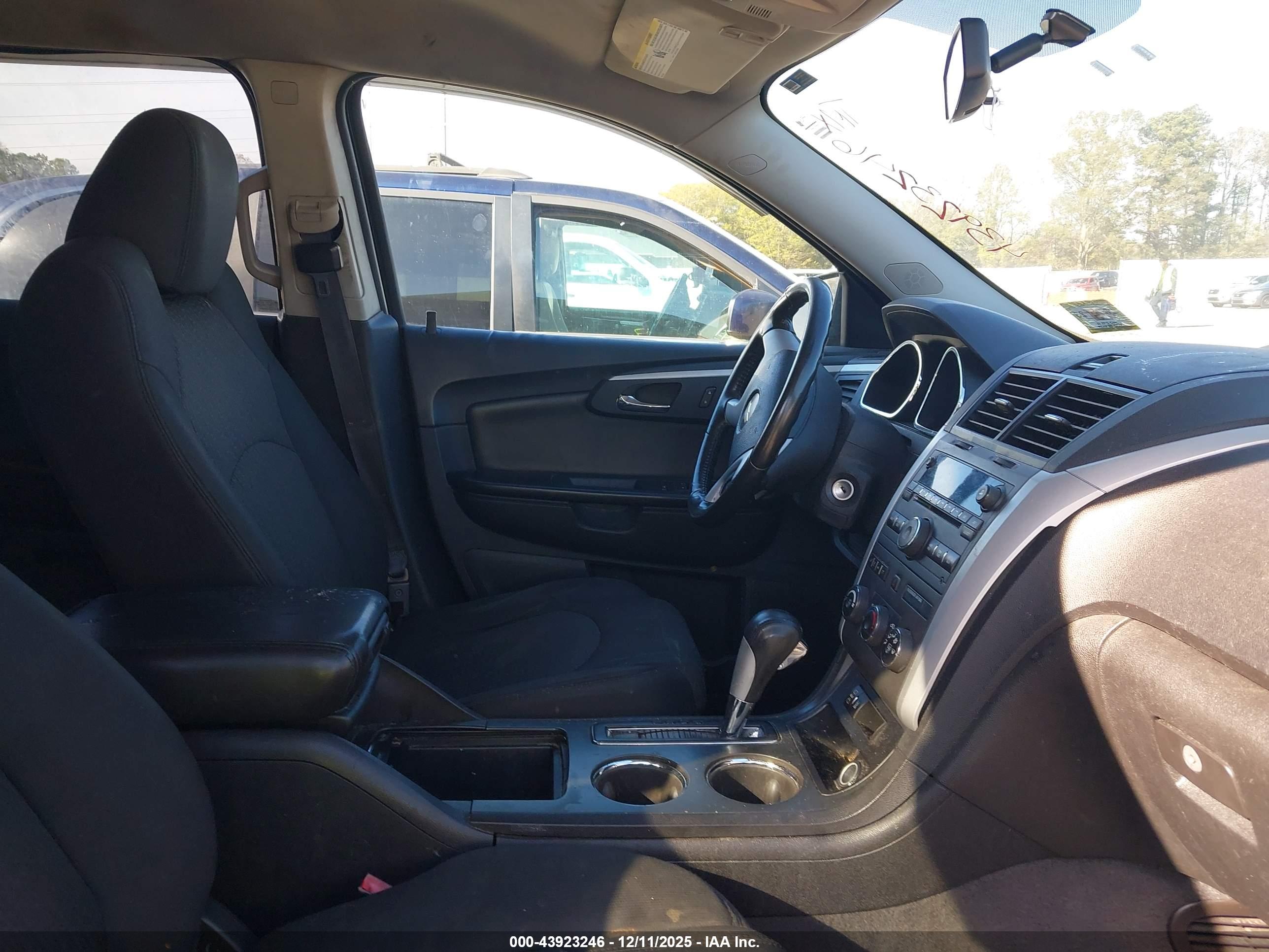 CHEVROLET TRAVERSE image 5