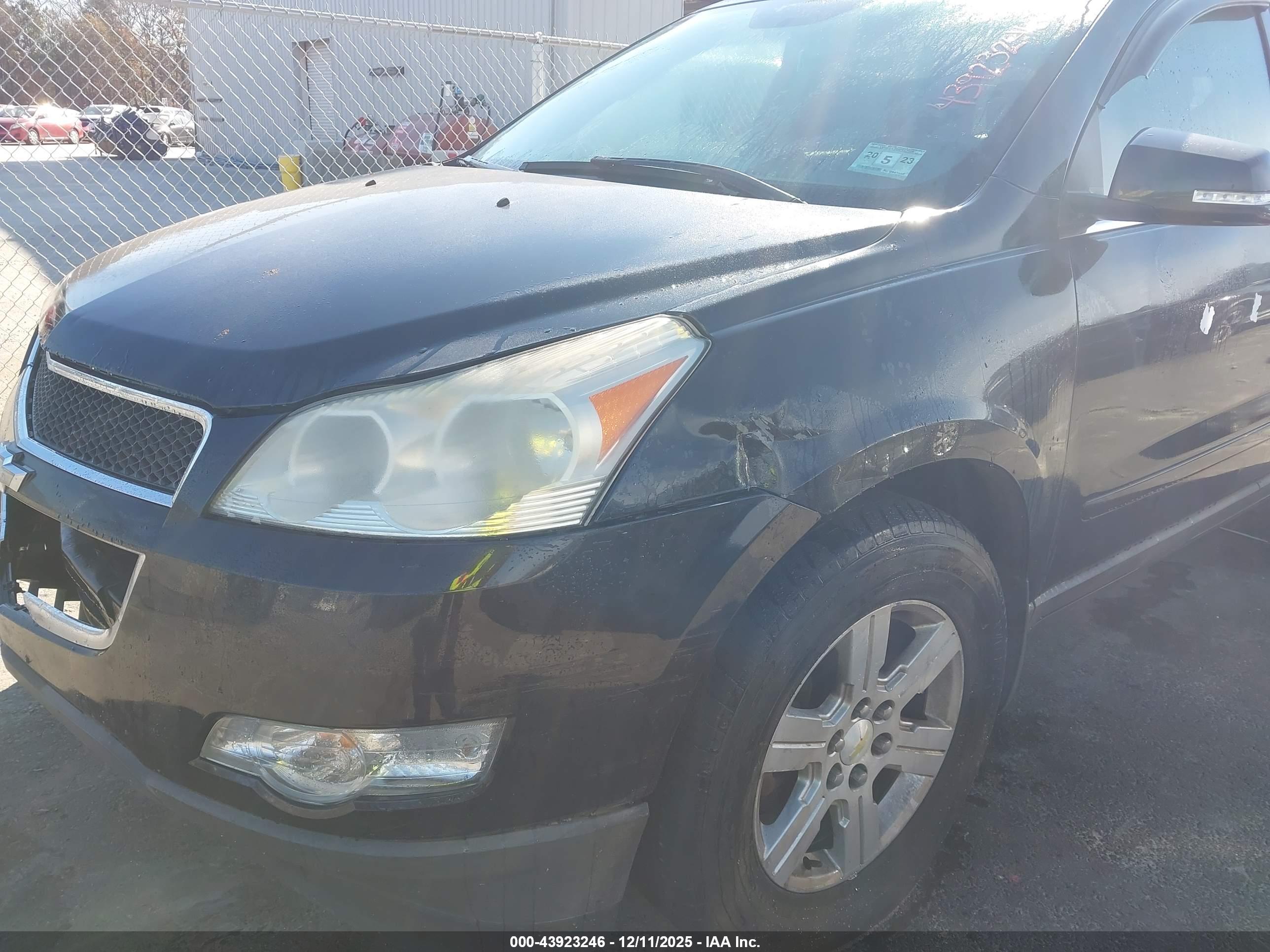 CHEVROLET TRAVERSE image 6