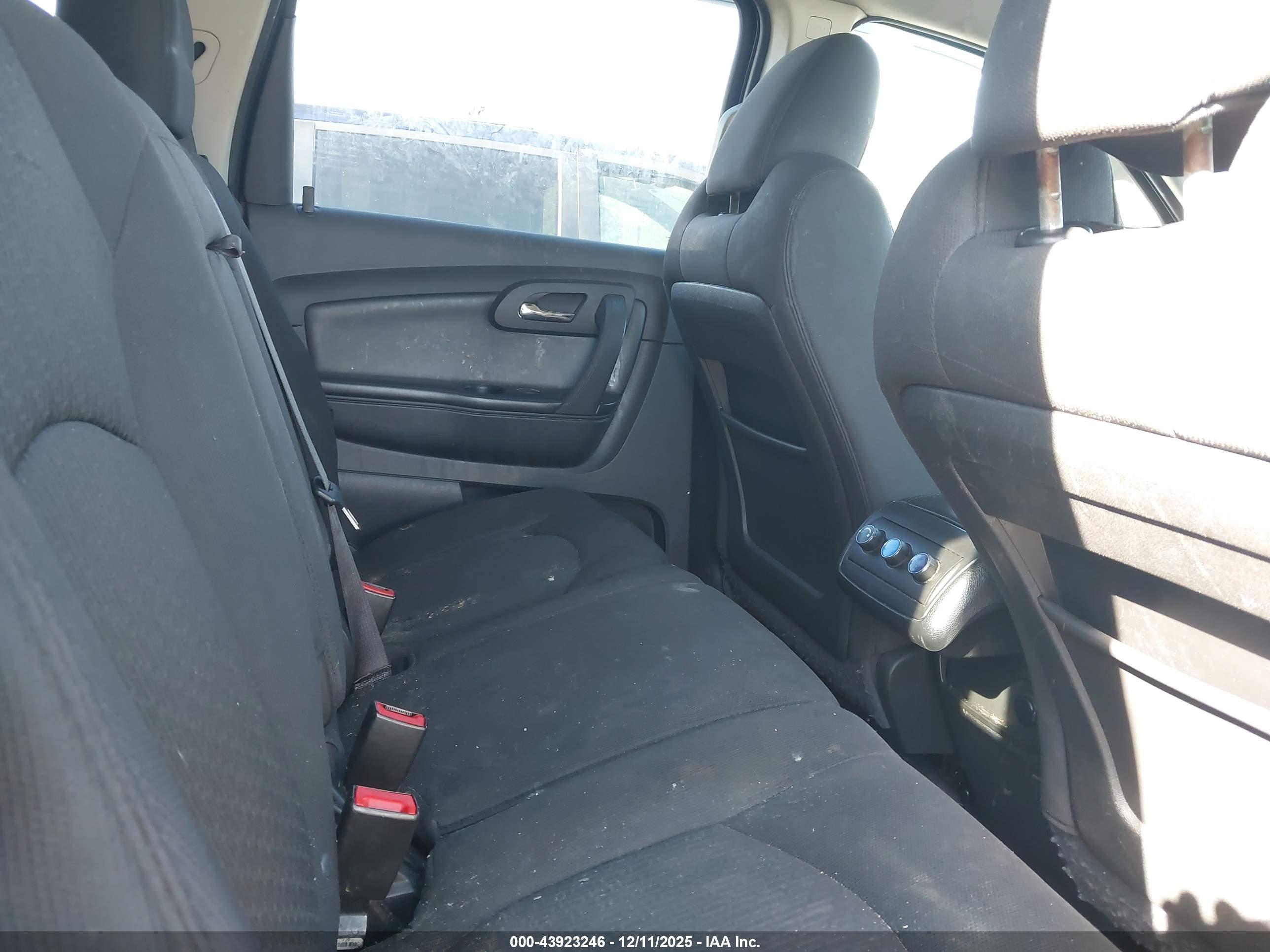 CHEVROLET TRAVERSE image 8