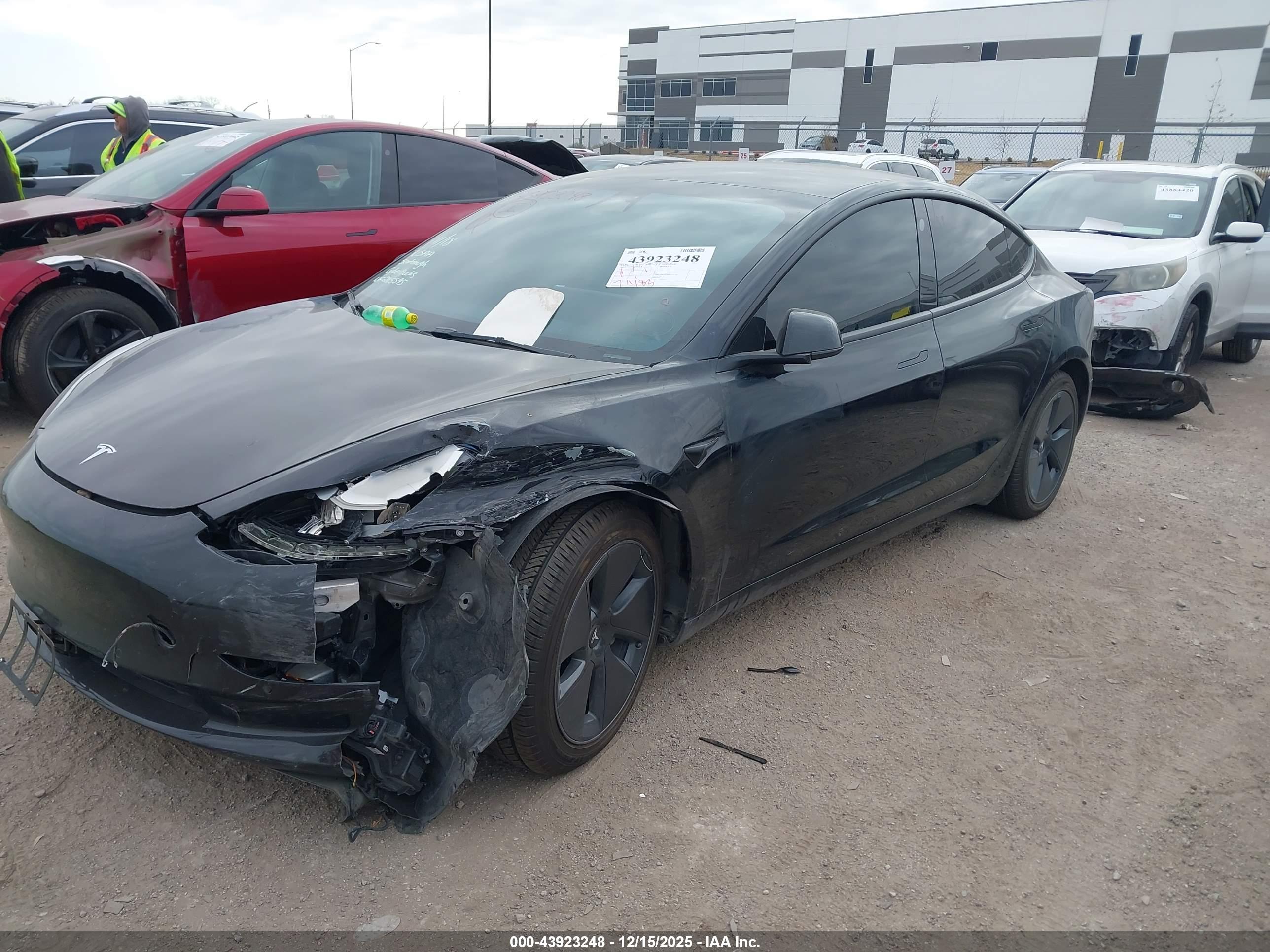 TESLA MODEL image 2