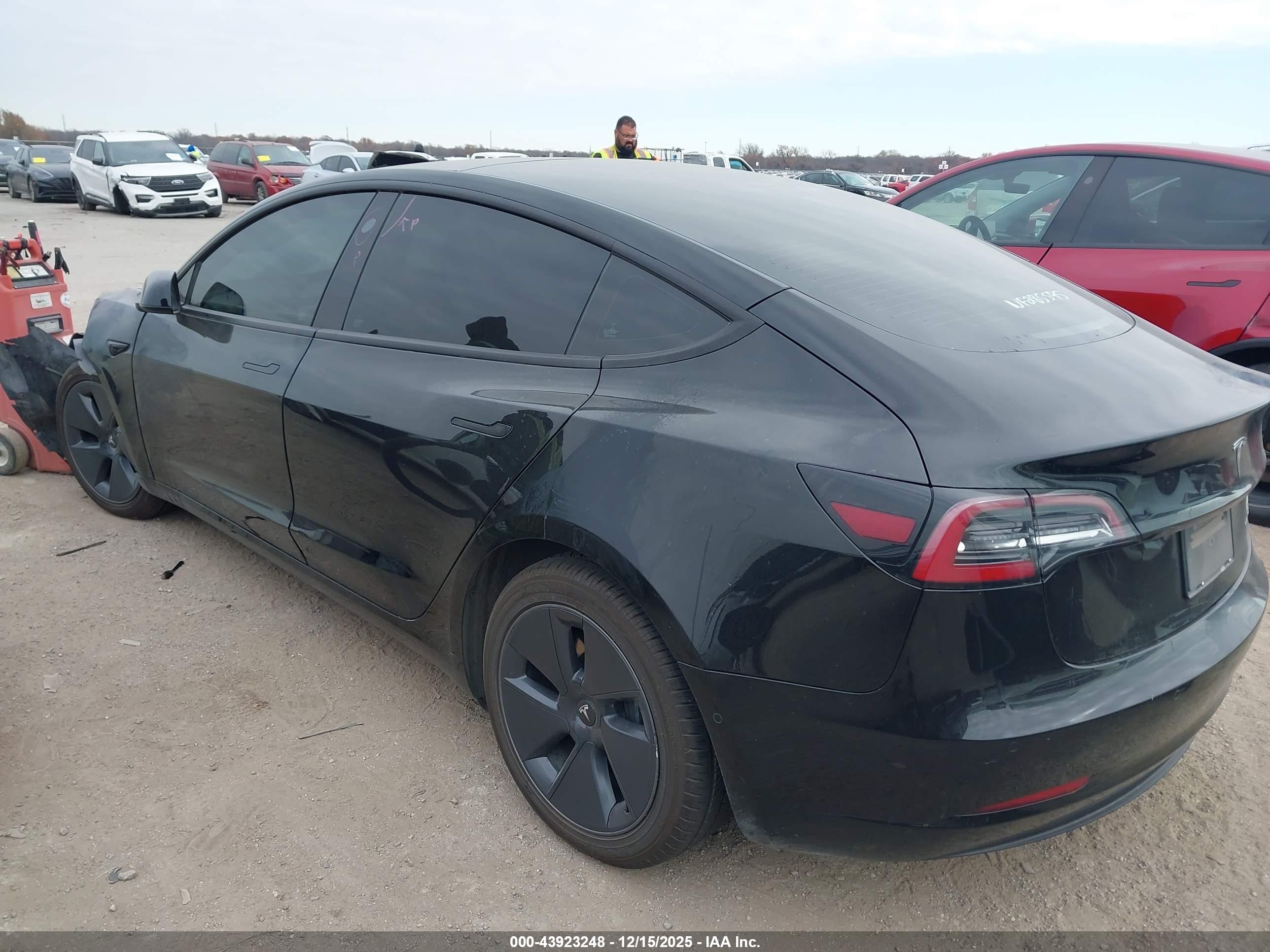TESLA MODEL image 3