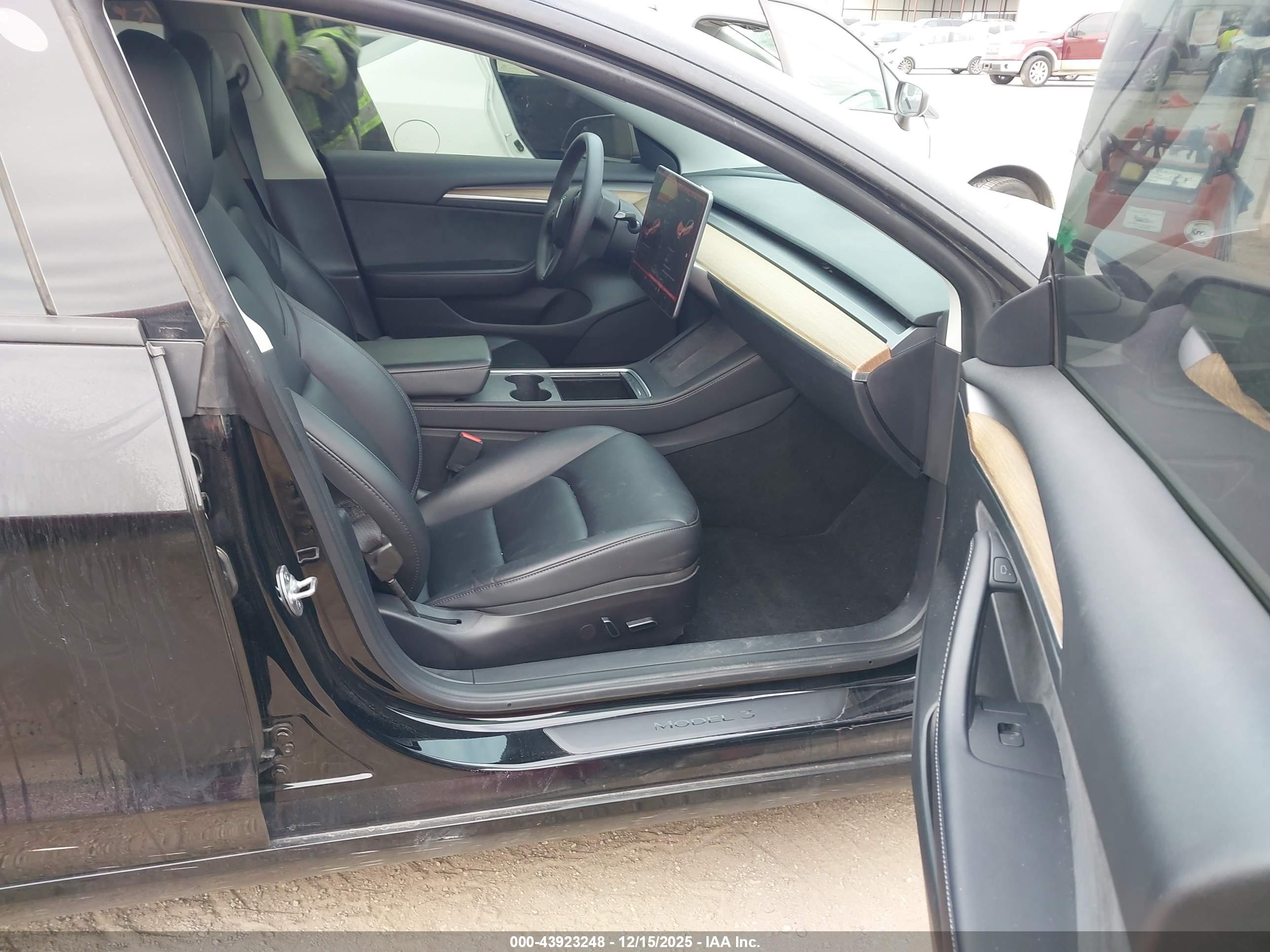 TESLA MODEL image 5