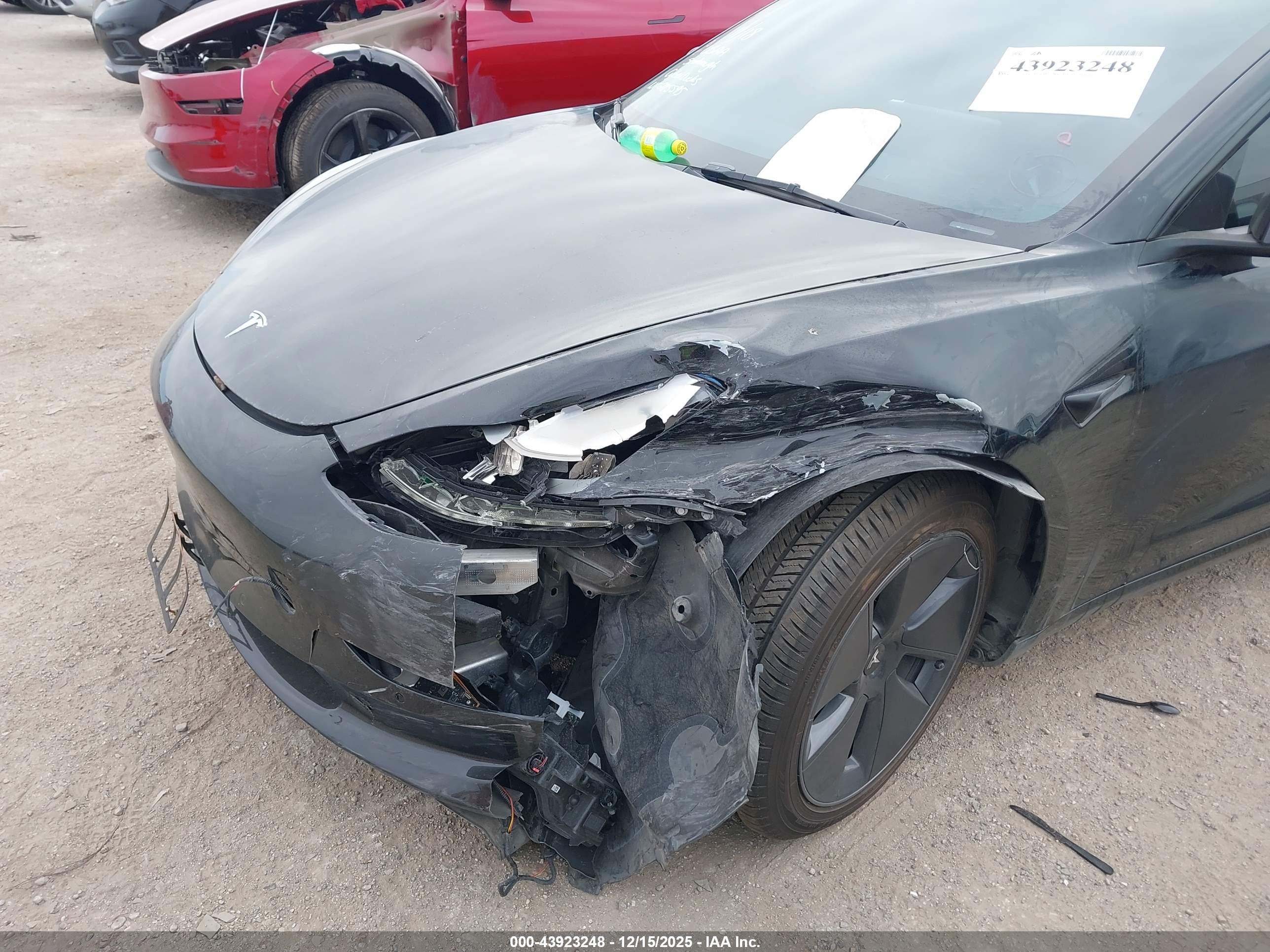 TESLA MODEL image 6