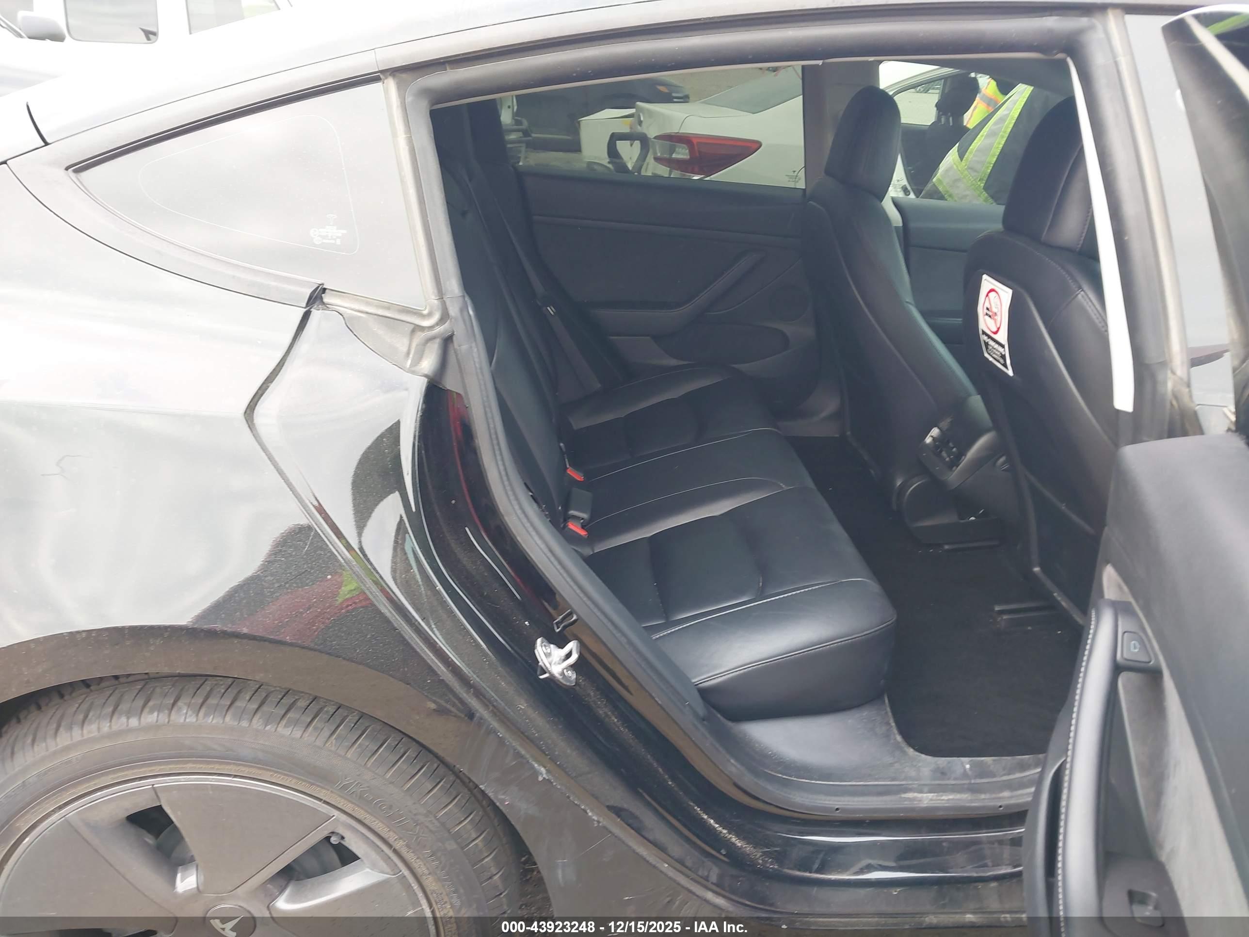 TESLA MODEL image 8
