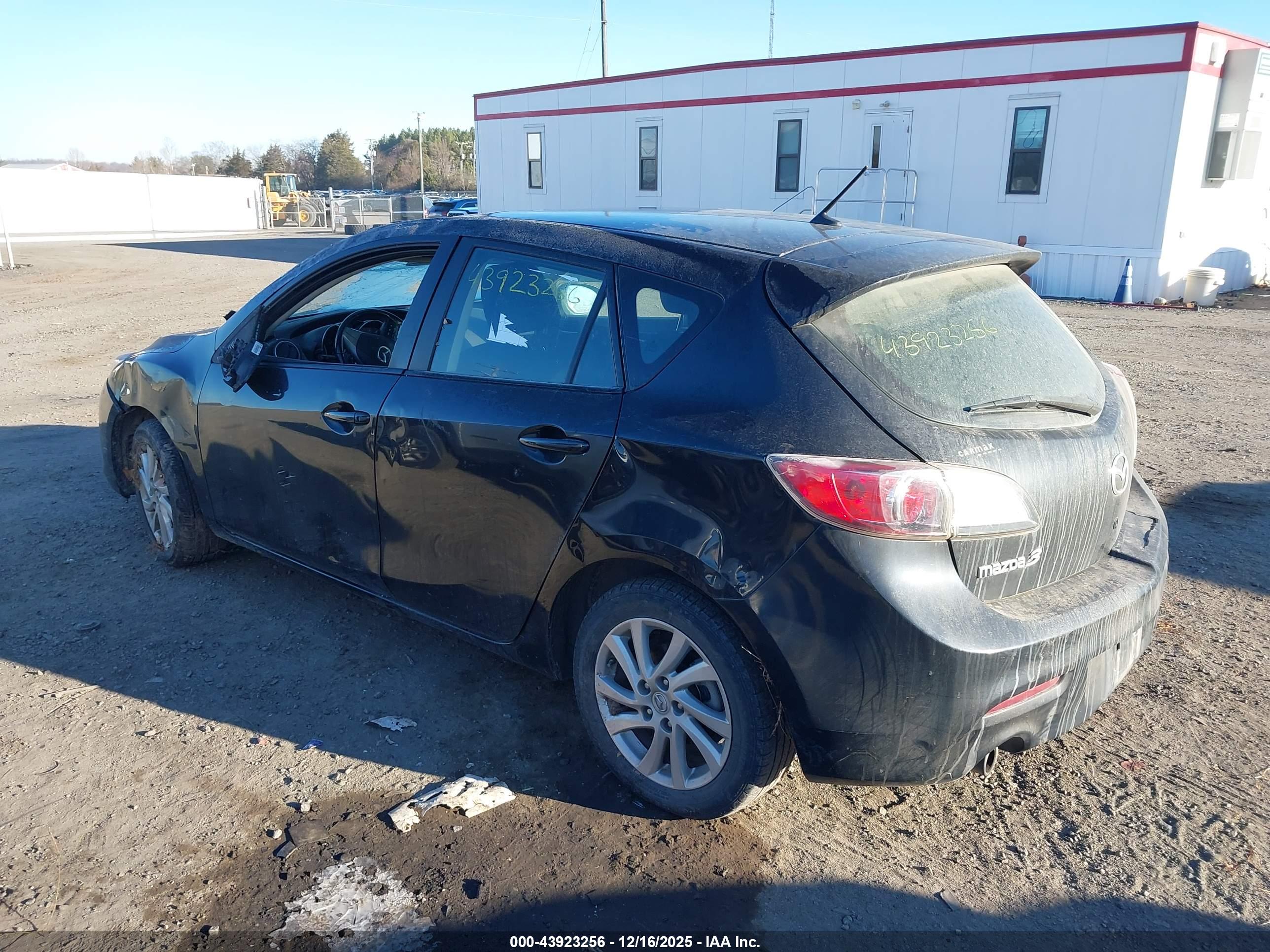 MAZDA MAZDA3 image 3