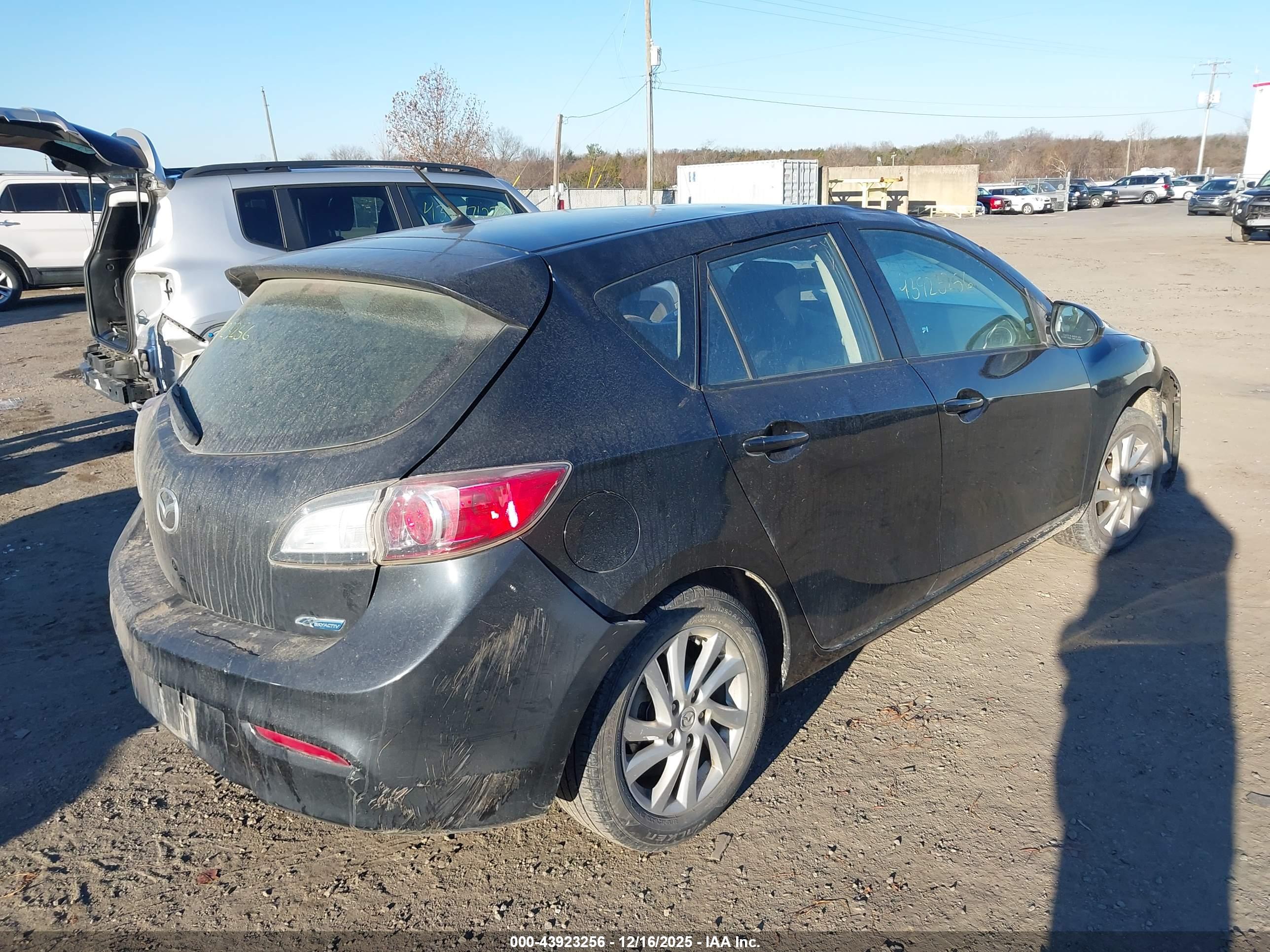 MAZDA MAZDA3 image 4