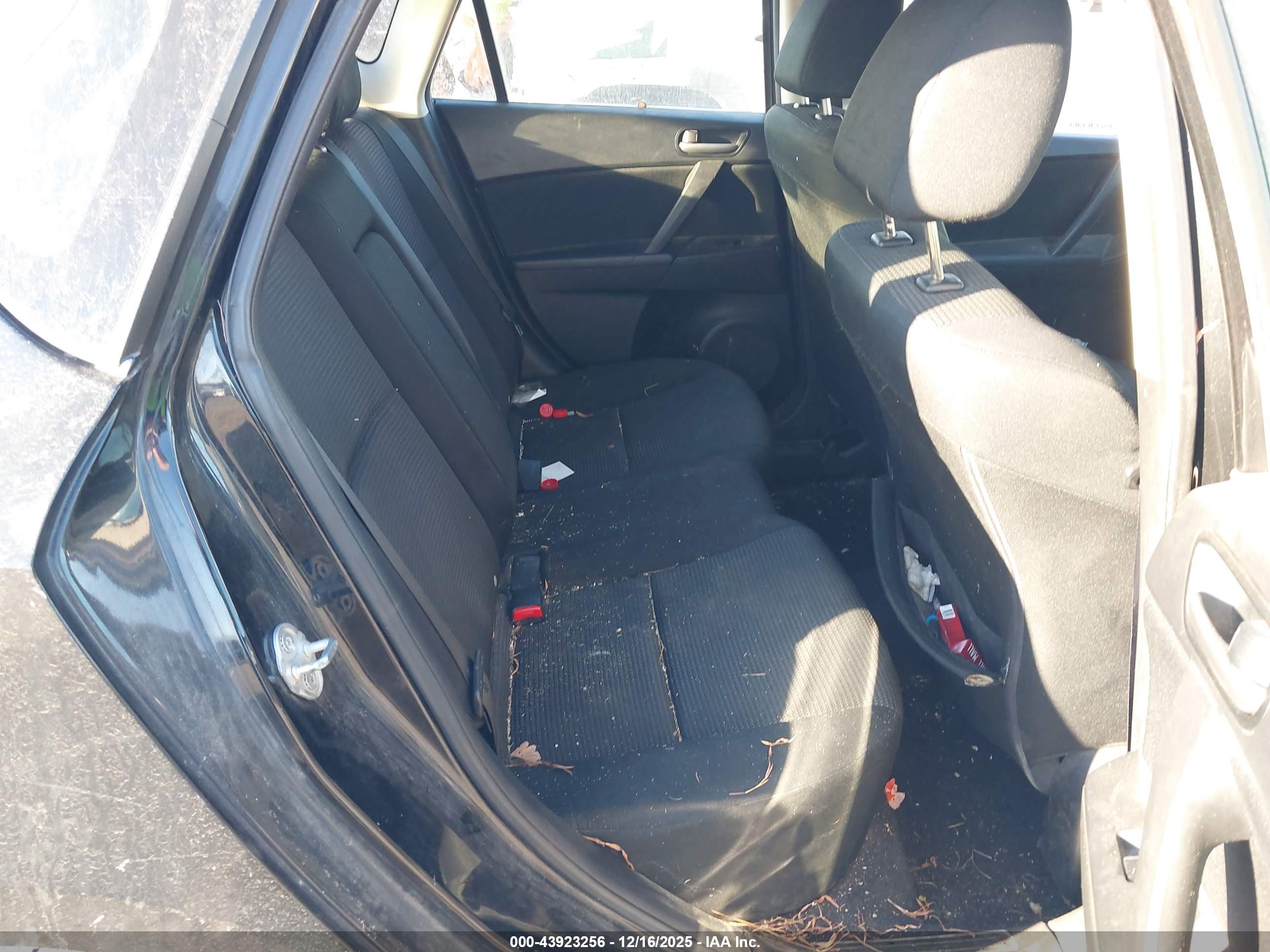 MAZDA MAZDA3 image 8
