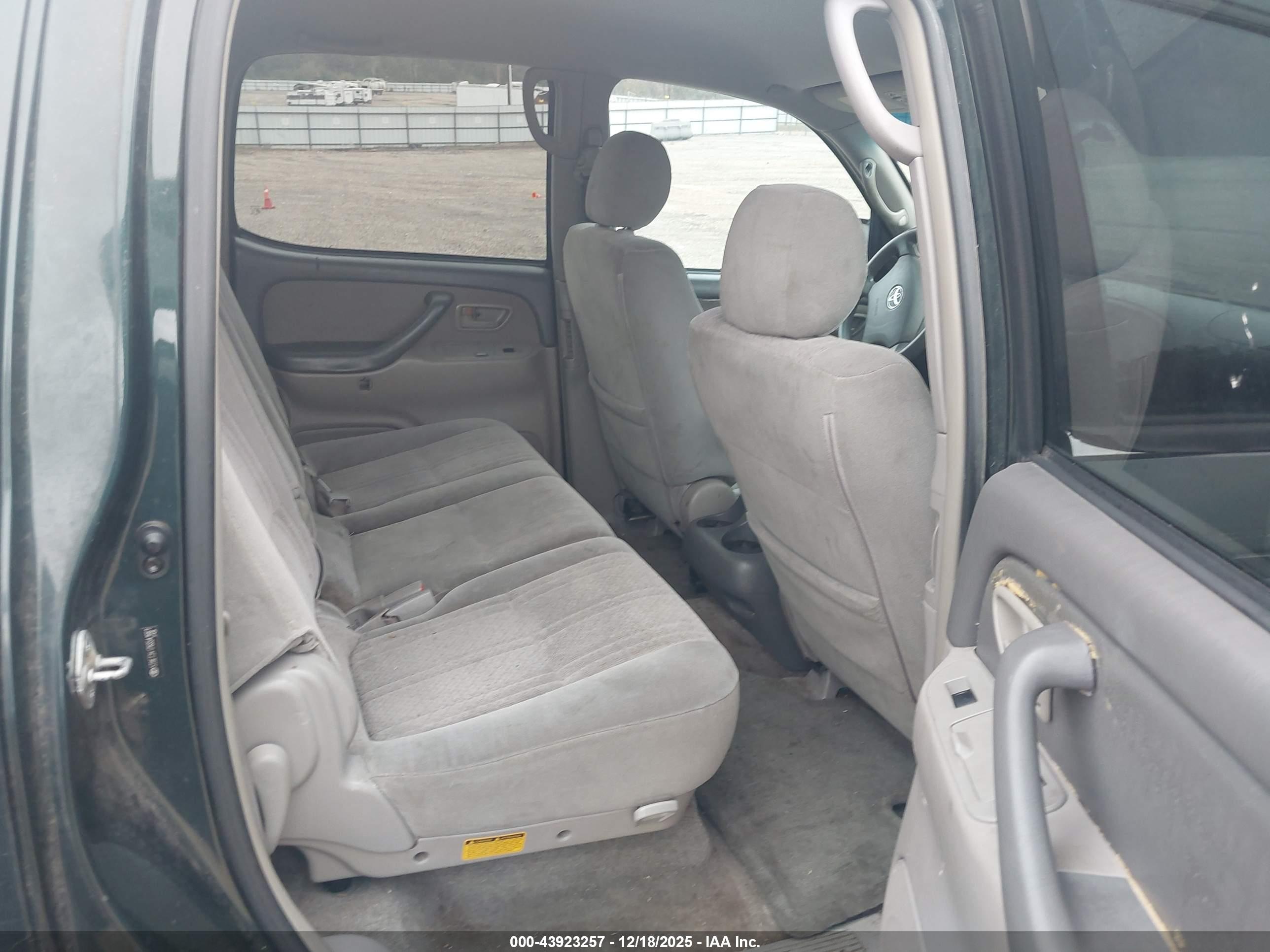 TOYOTA TUNDRA image 8