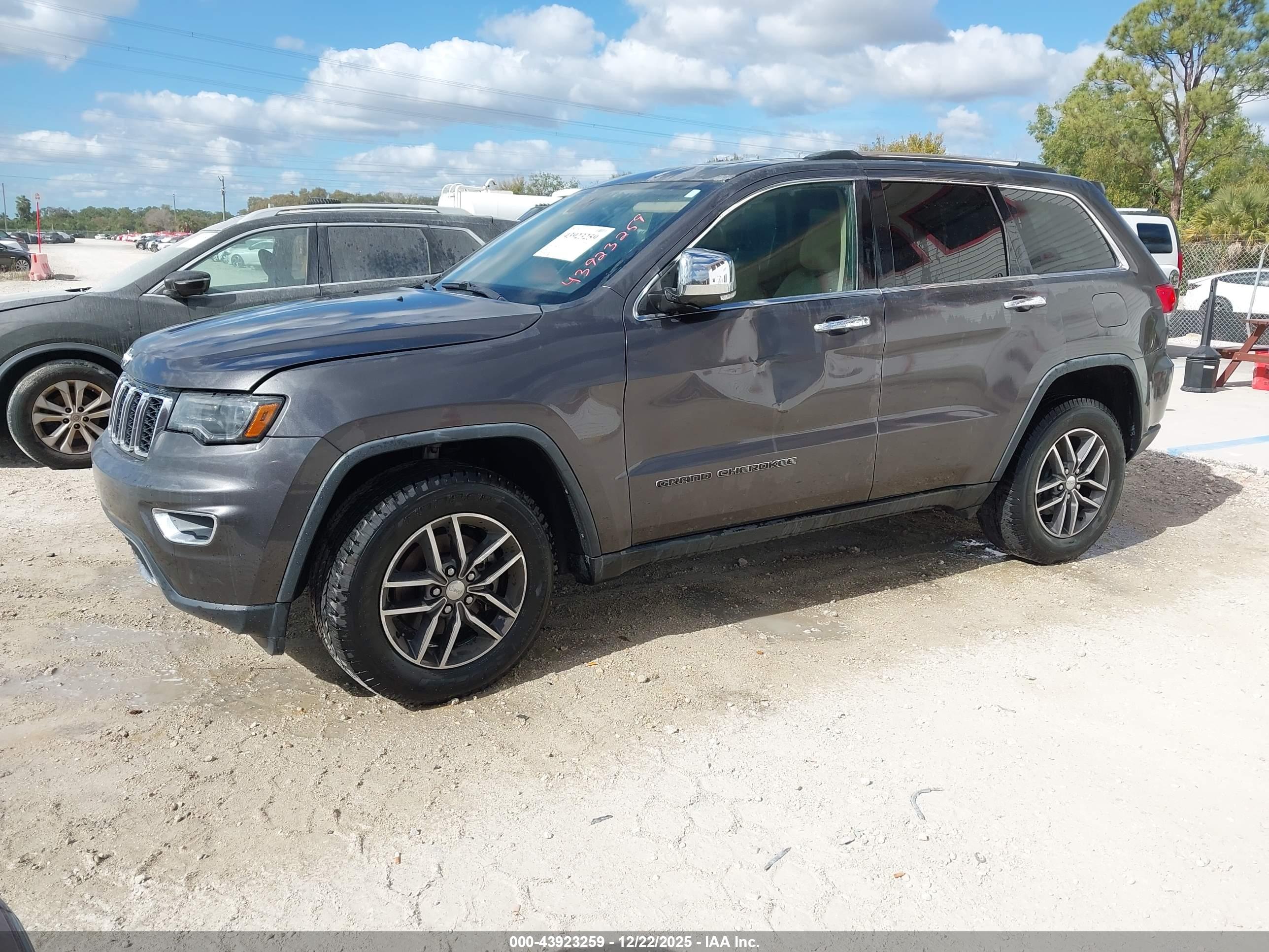 JEEP GRAND image 2