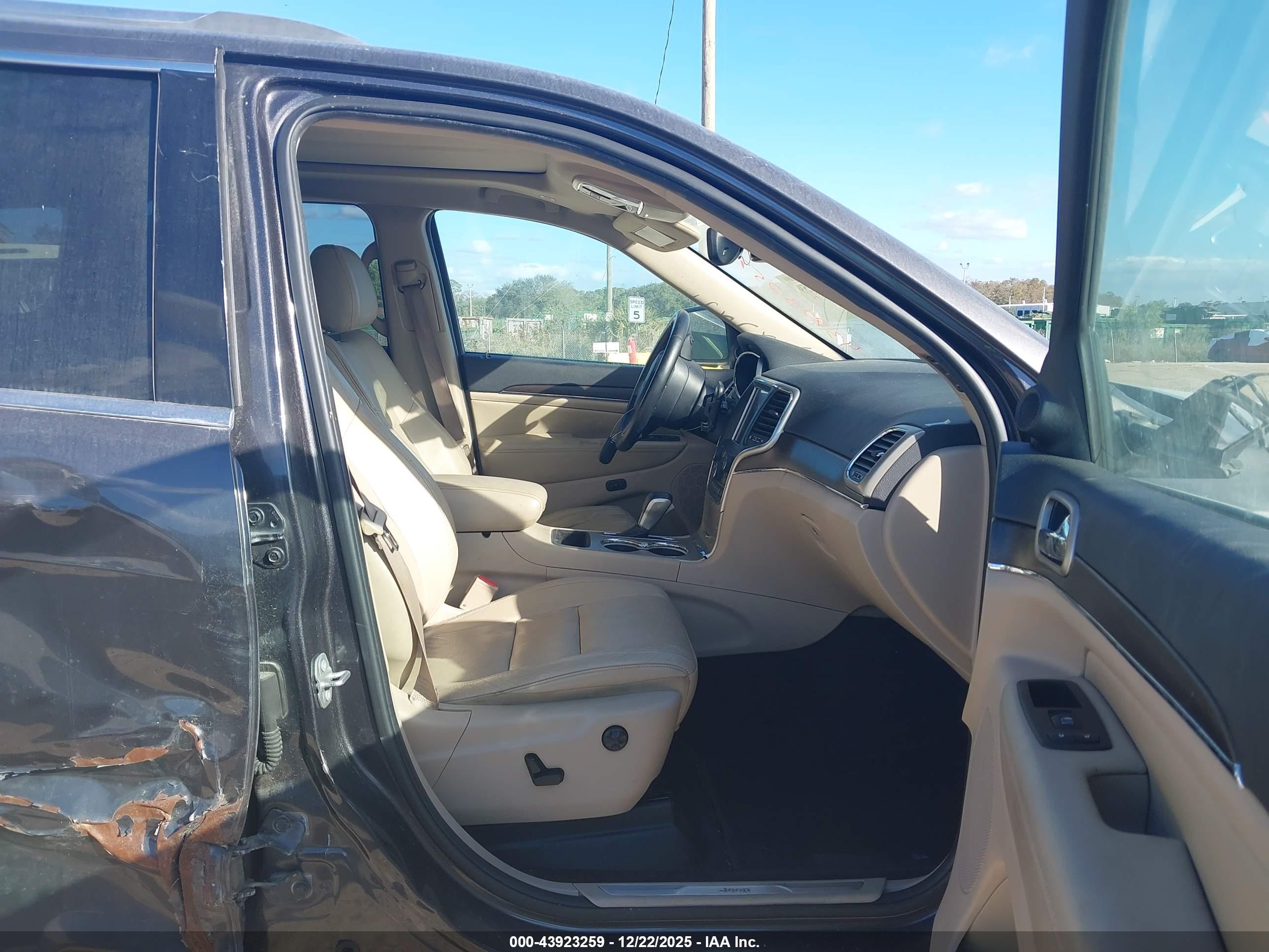 JEEP GRAND image 5