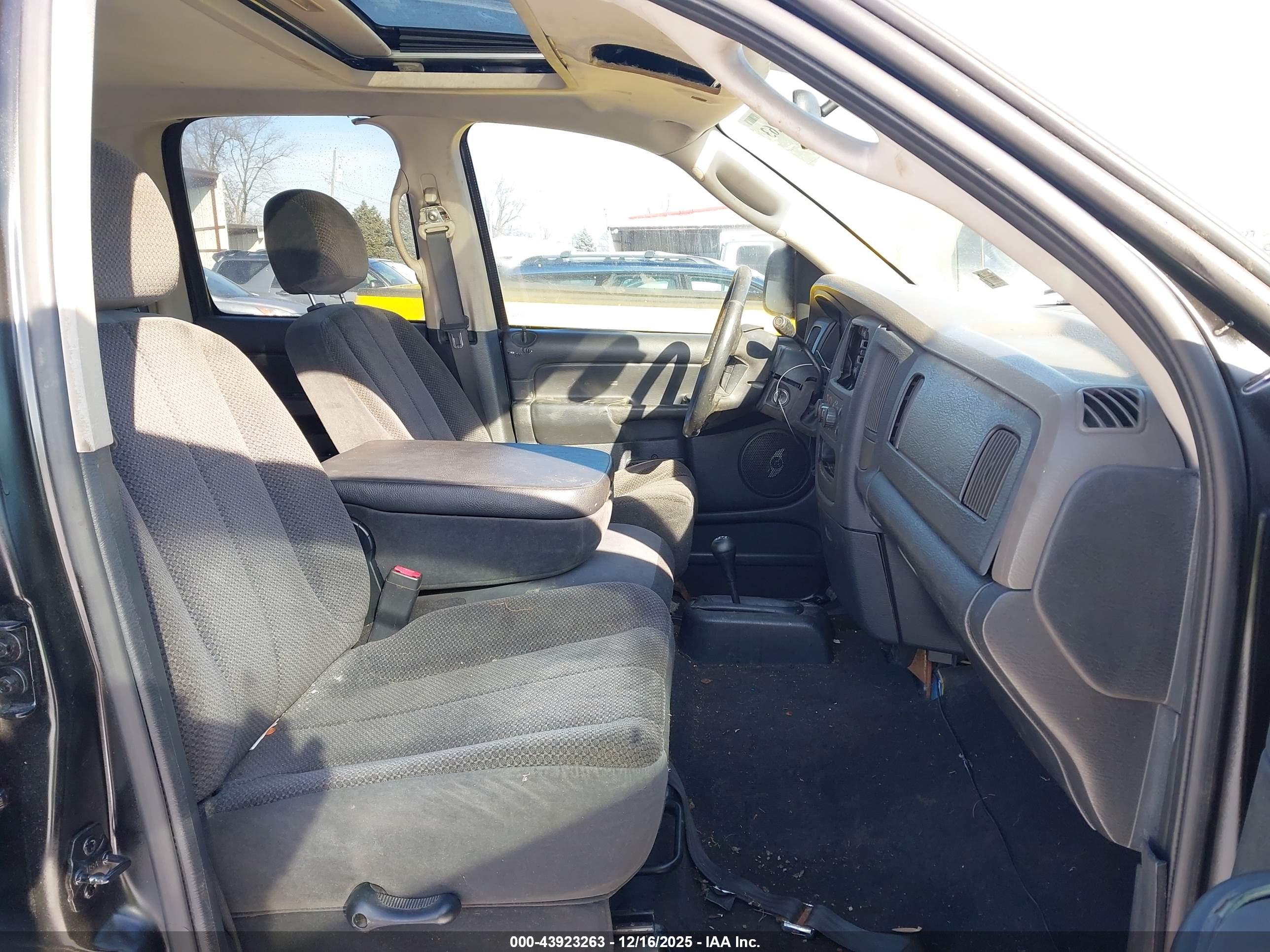 DODGE RAM image 5