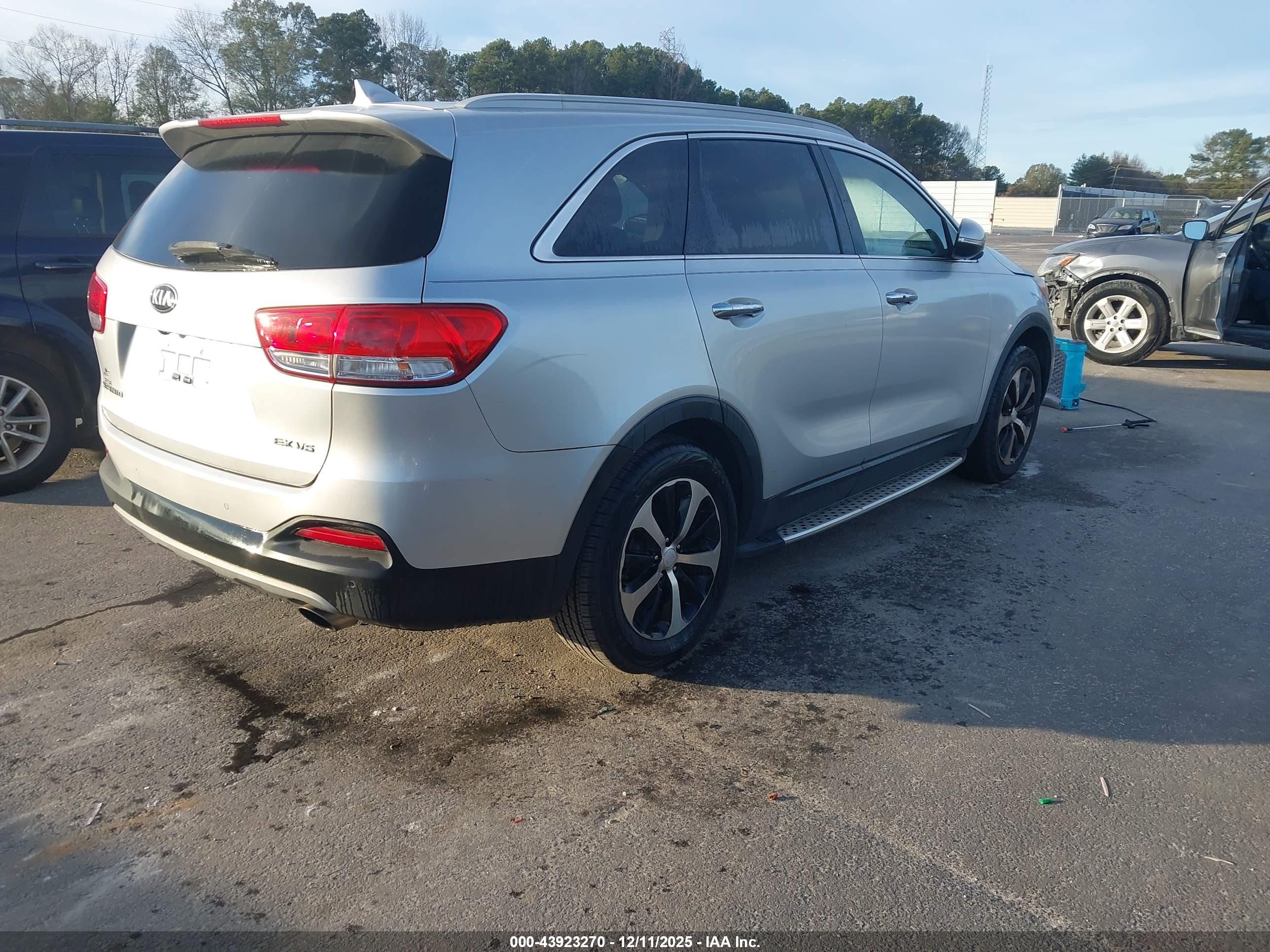 KIA SORENTO image 4