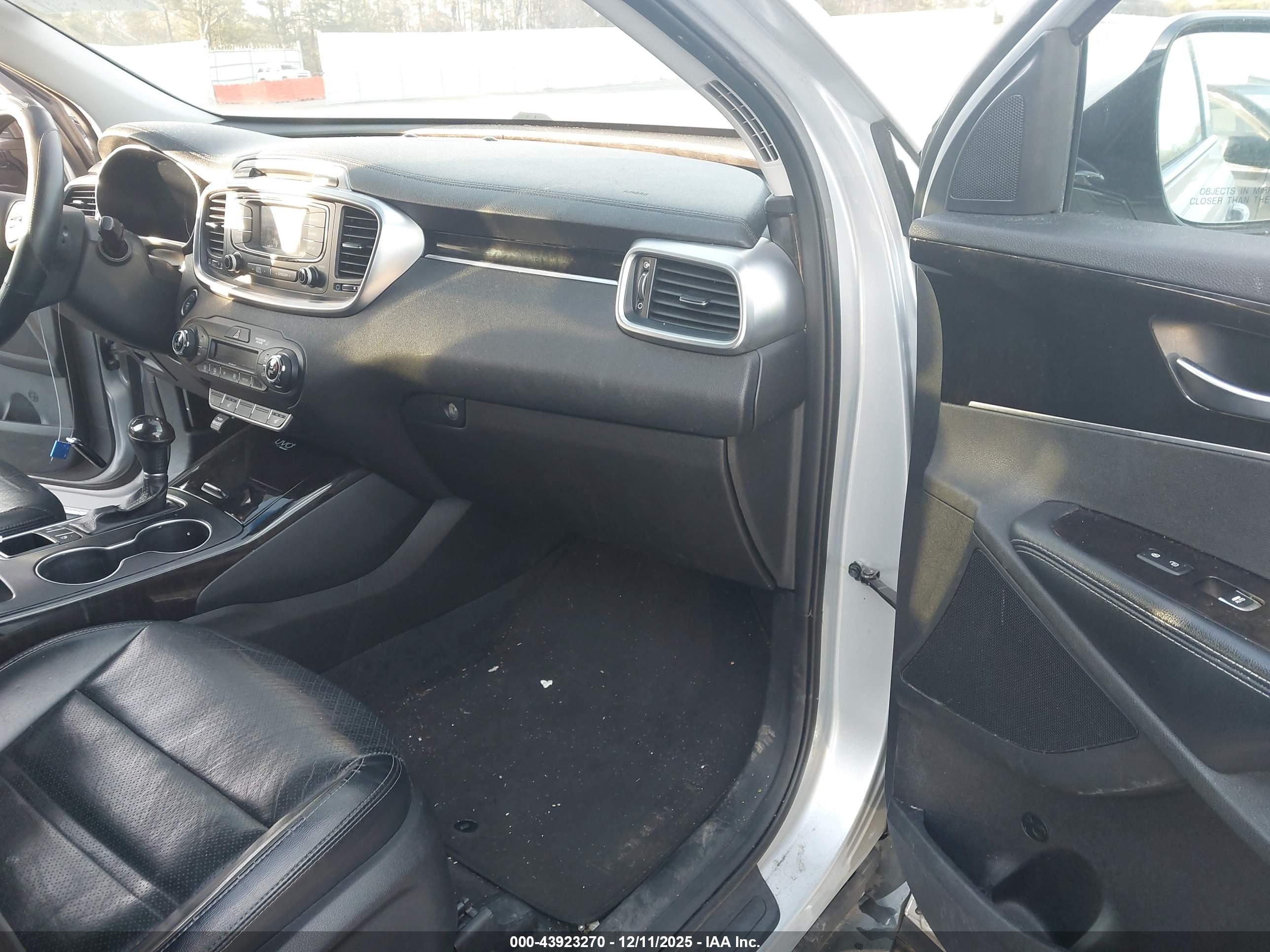 KIA SORENTO image 5