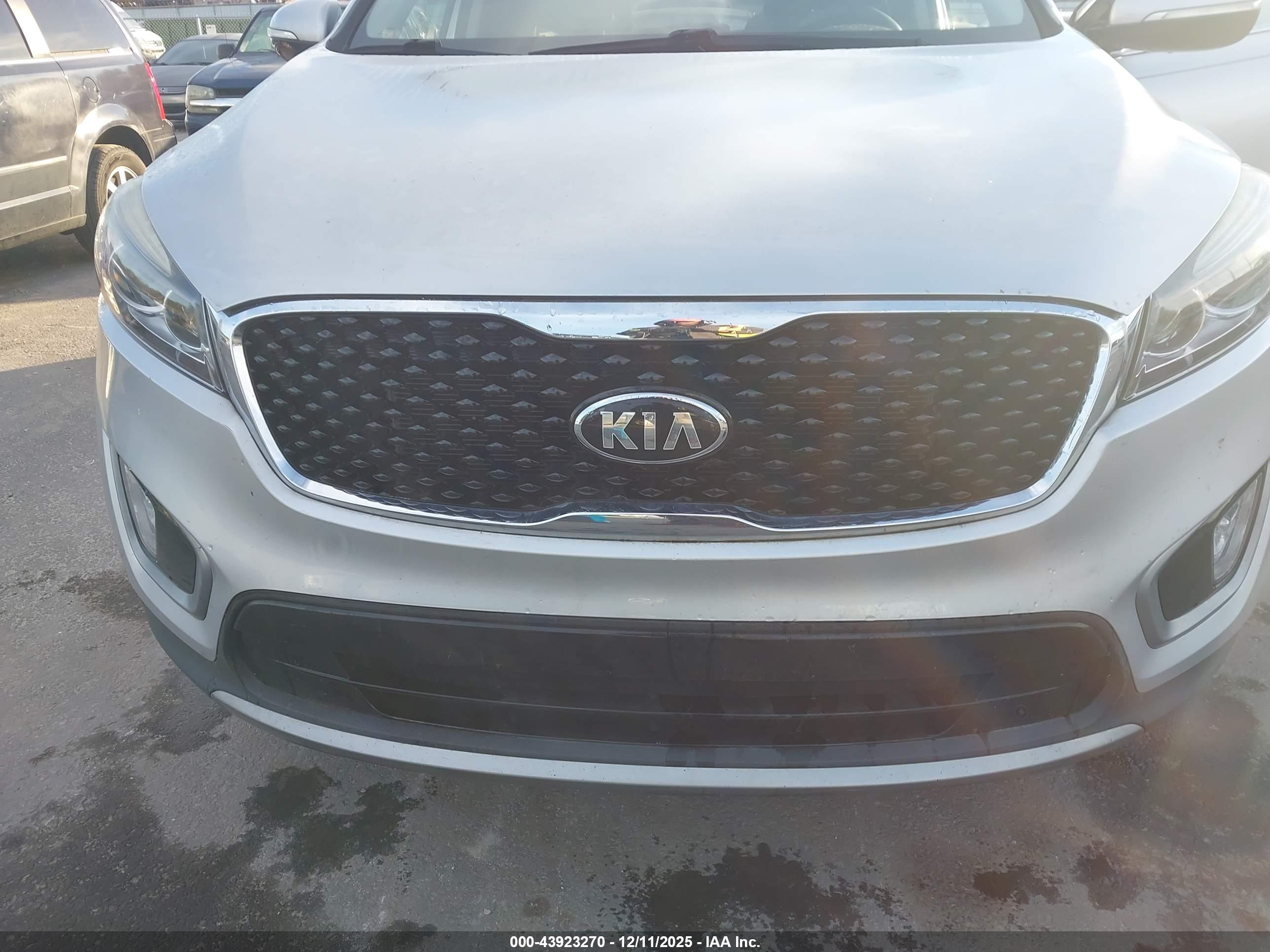 KIA SORENTO image 6
