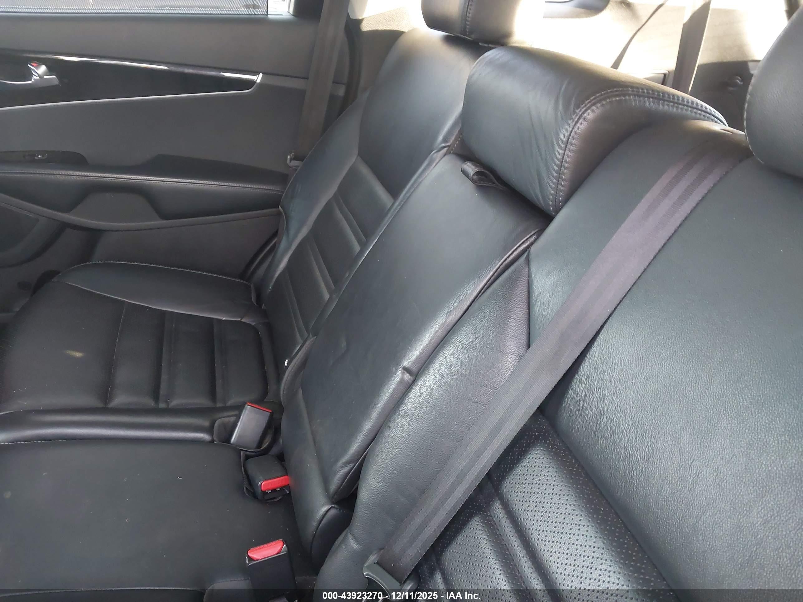 KIA SORENTO image 8