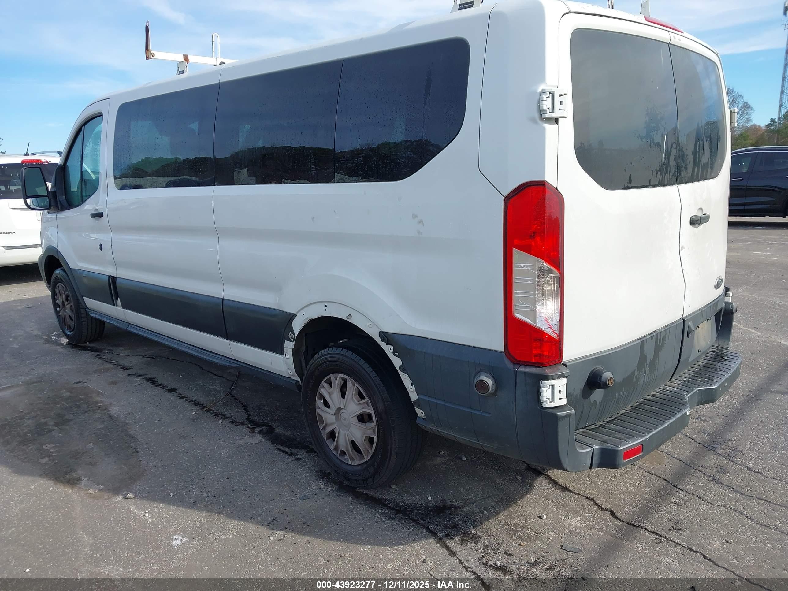 FORD TRANSIT-350 image 3