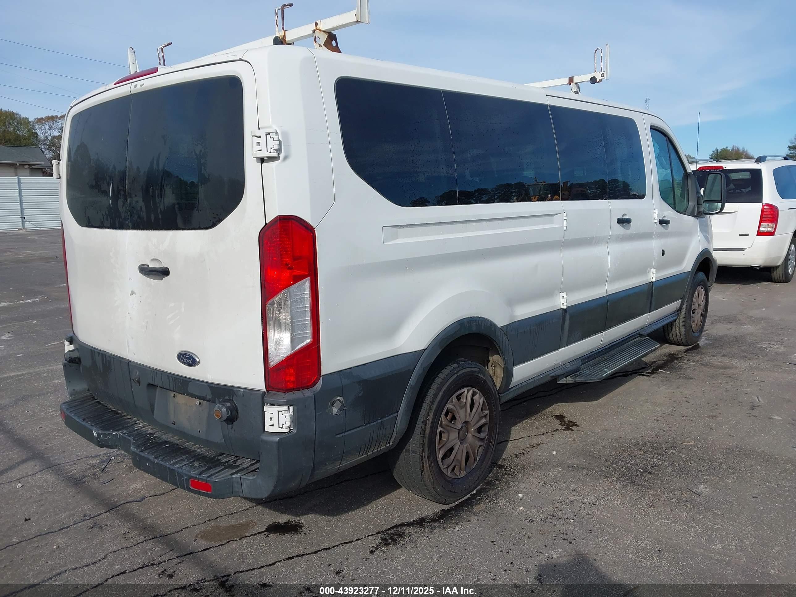 FORD TRANSIT-350 image 4