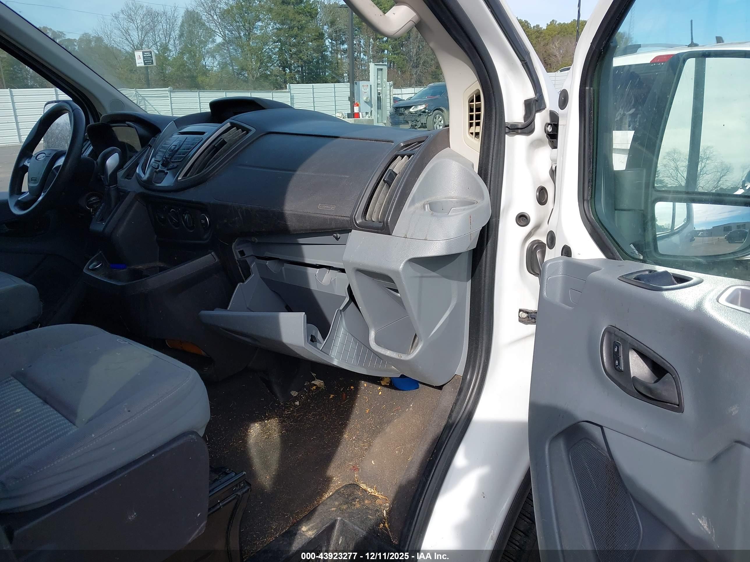 FORD TRANSIT-350 image 5
